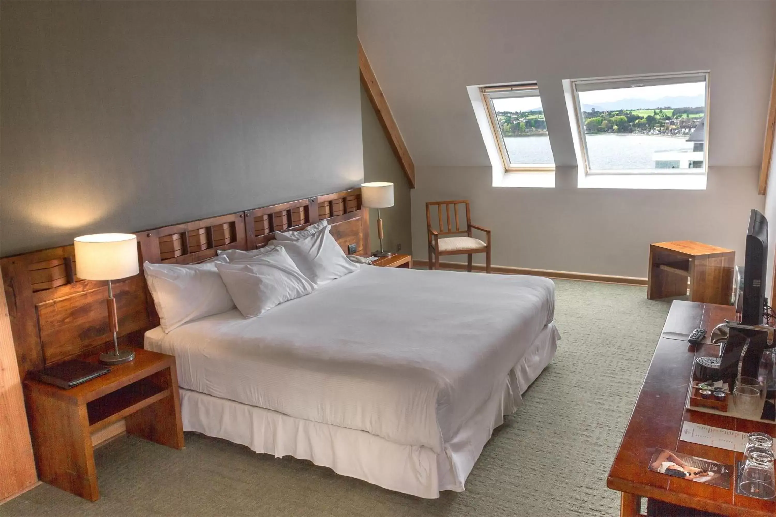 Comfort Double Room in Hotel Cumbres Puerto Varas Comfort Double Room in Hotel Cumbres Puerto Varas