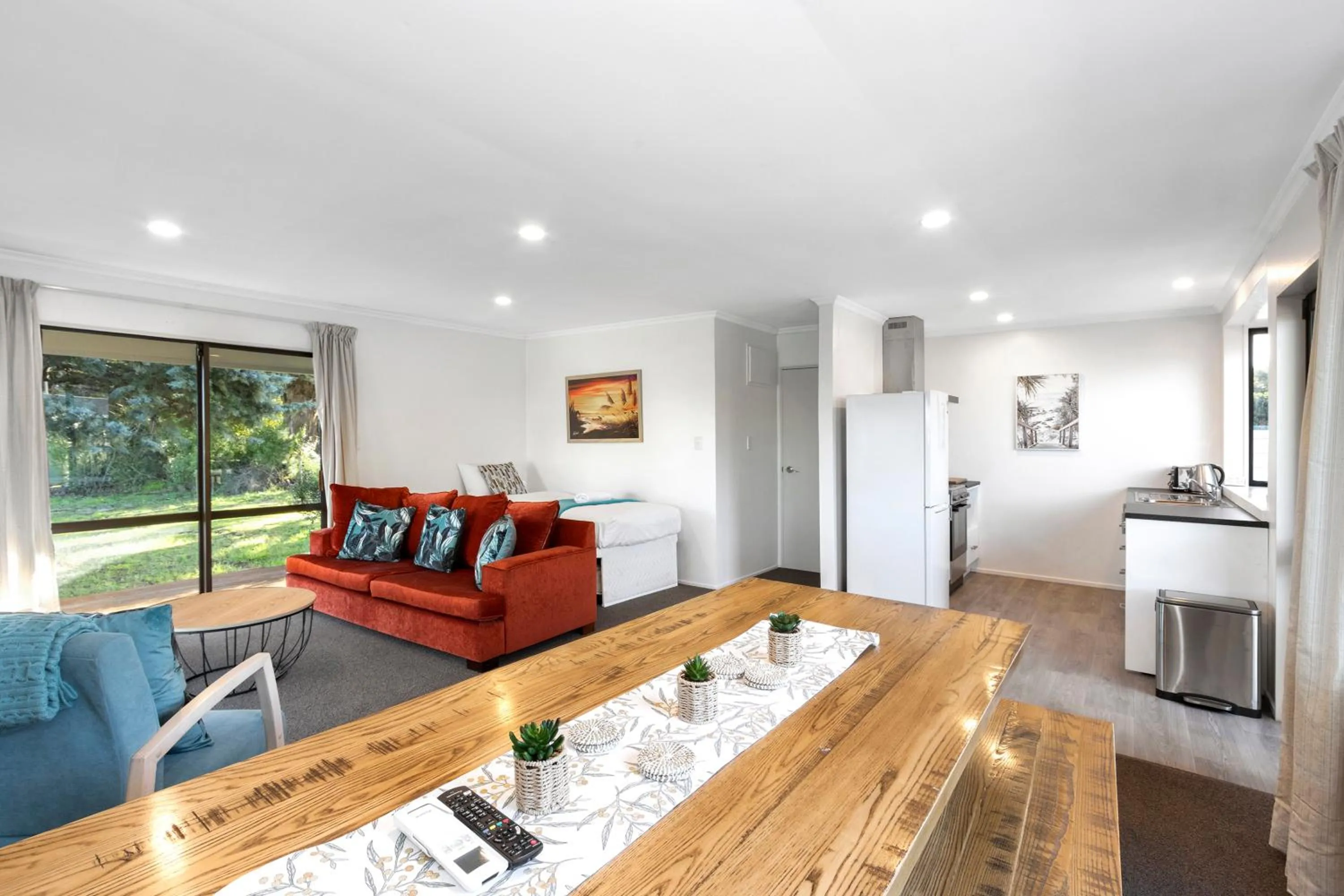 Kitchen or kitchenette in North South Holiday Park