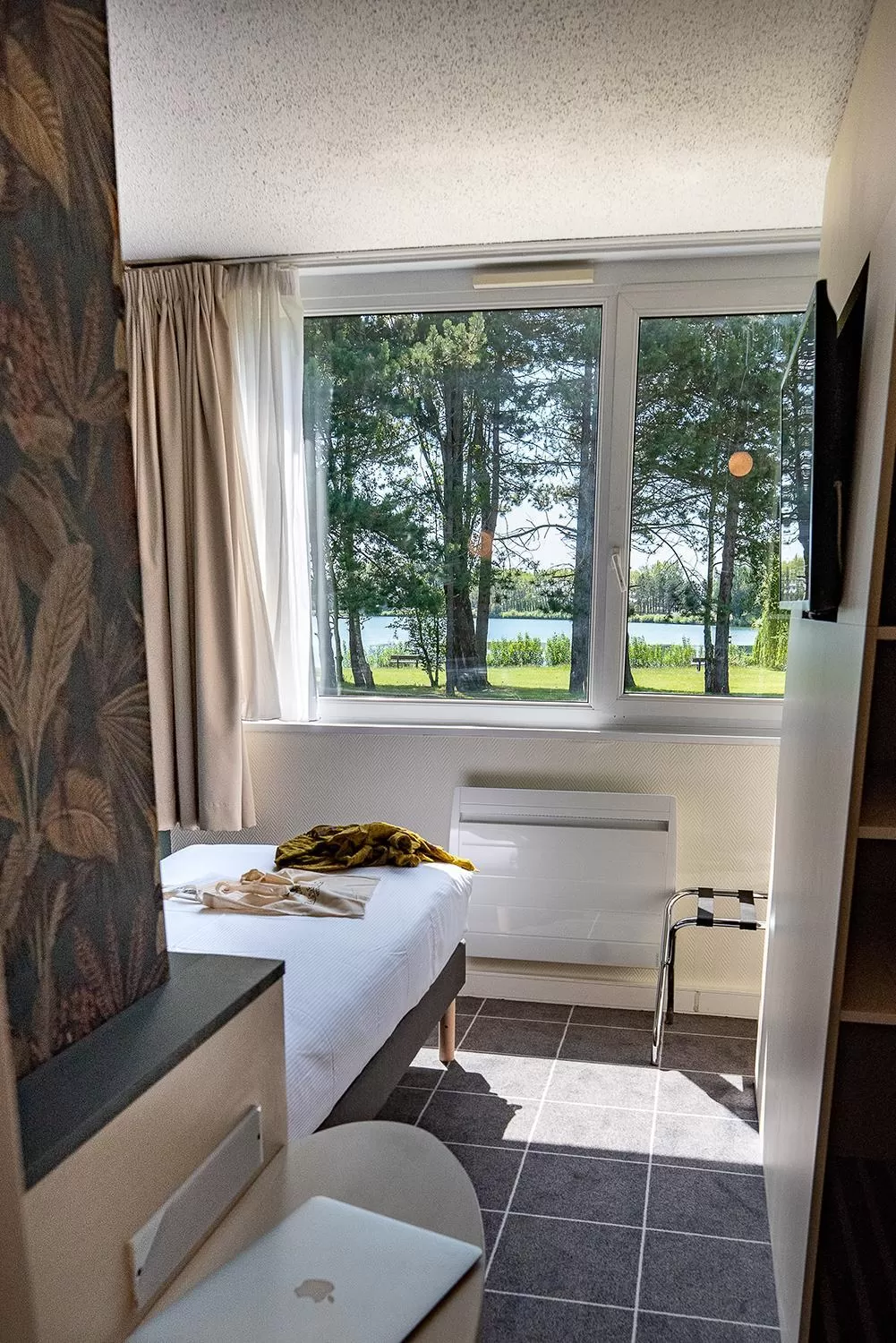 Photo of the whole room, Bed in Best Western Hotel du Lac Dunkerque- Restaurant ouvert 7/7 midi et soir