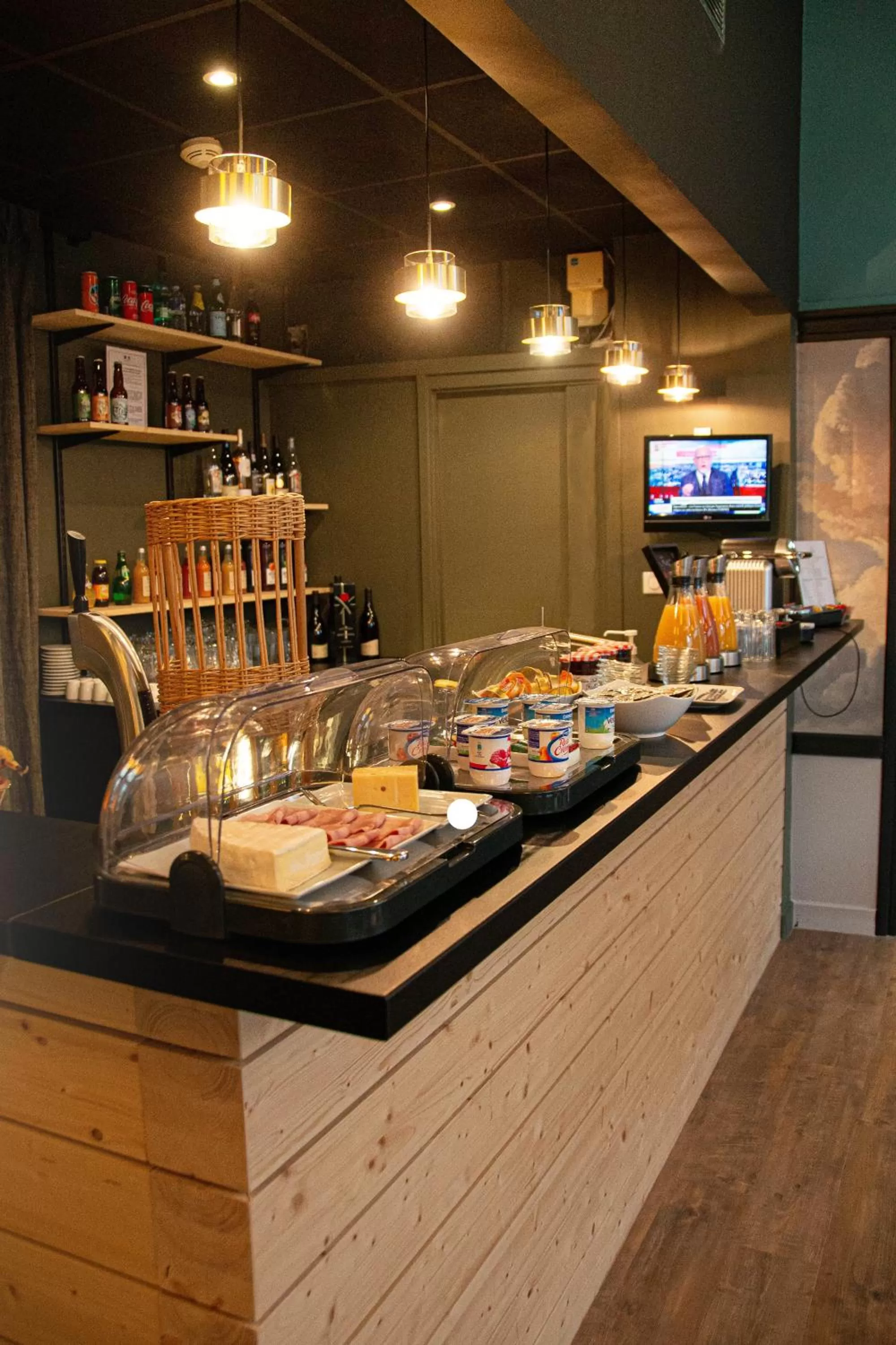 Restaurant/places to eat in Hotelo Lyon Ainay