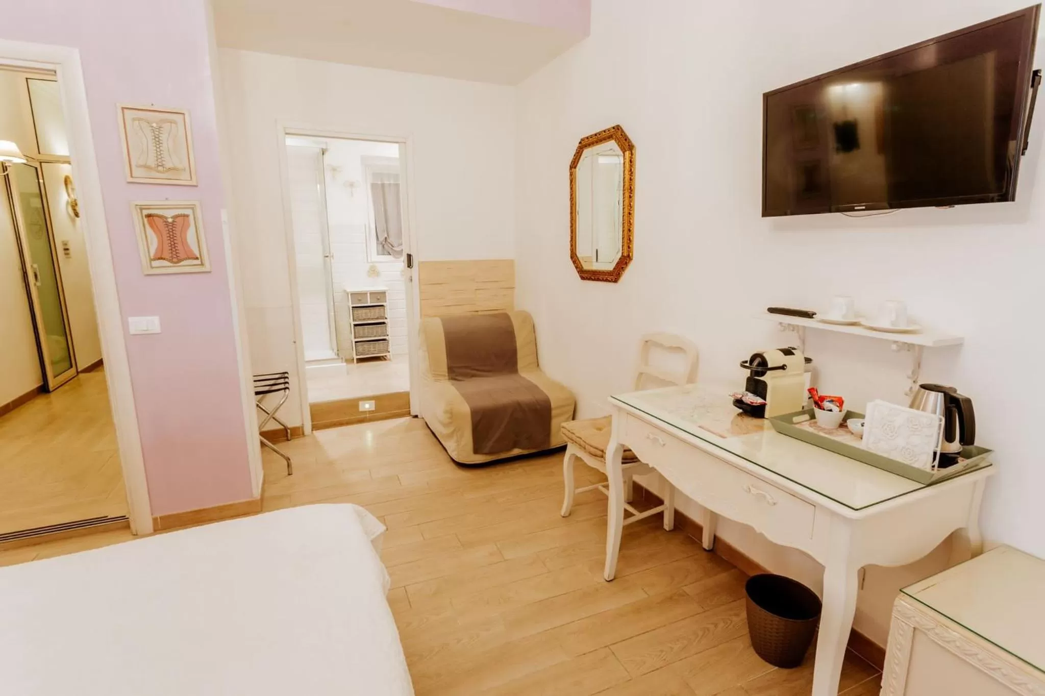 TV/Entertainment Center in Vatican Boutique inn