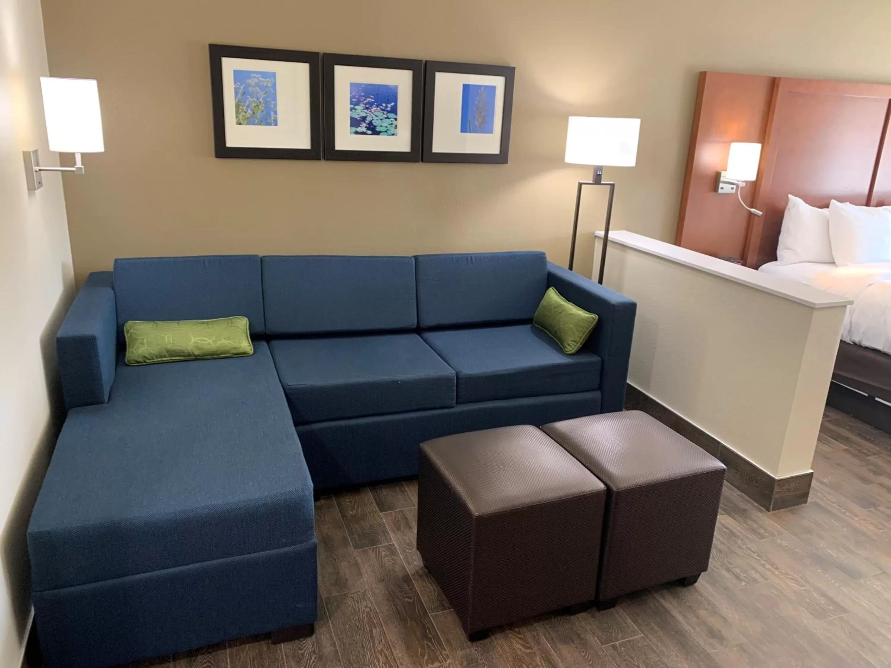 Seating area in Comfort Suites West Monroe near Ike Hamilton Expo Center