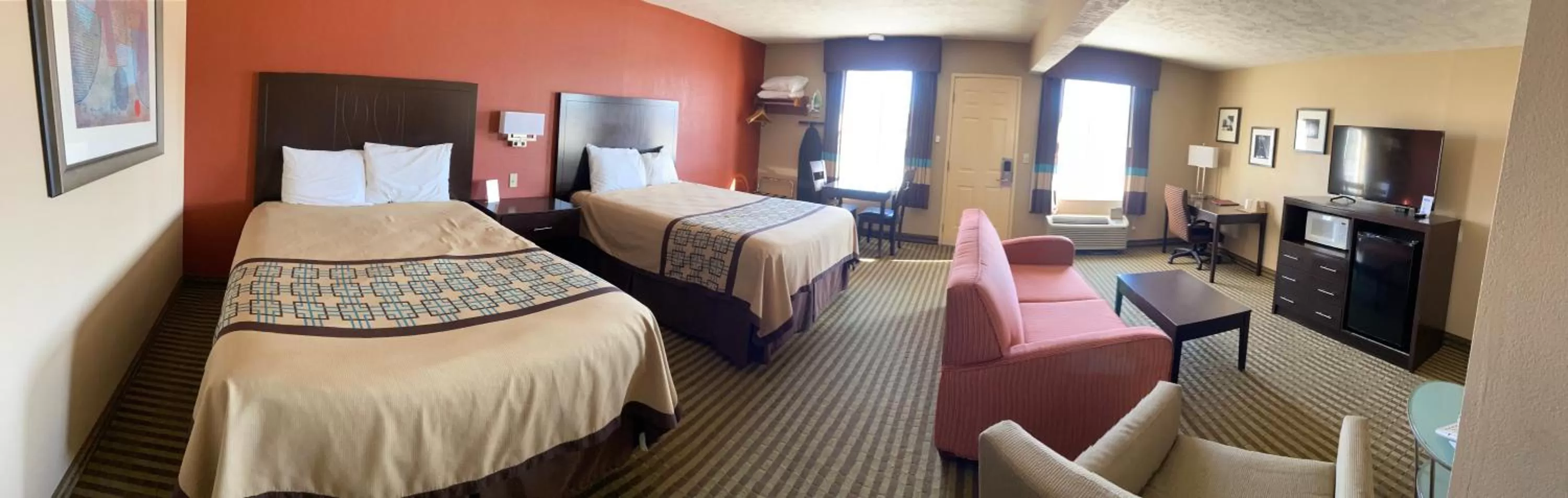 Photo of the whole room, Bed in Victorian Inn