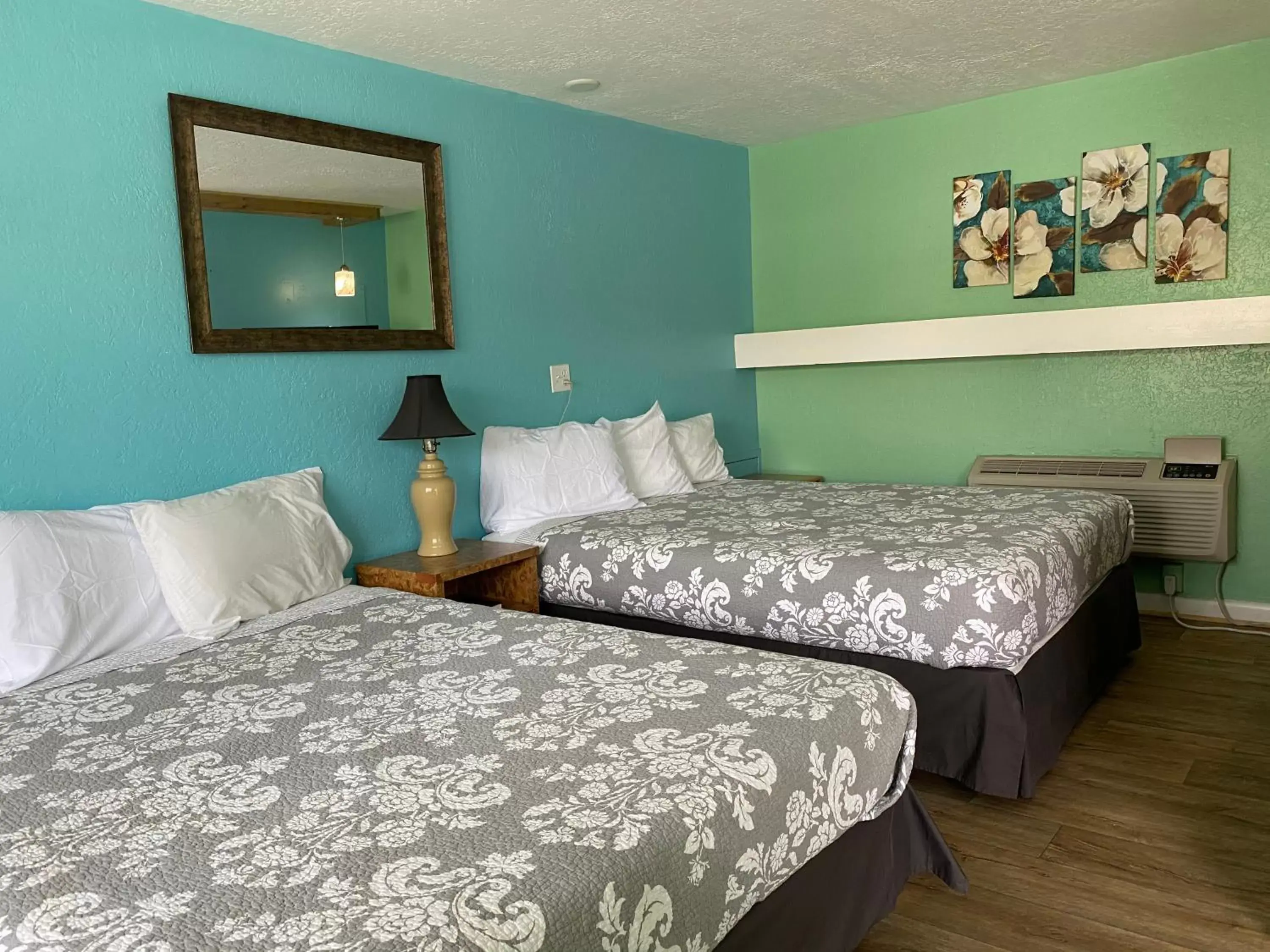 Double Room with Mountain View in Two Rivers Inn Double Room with Mountain View in Two Rivers Inn