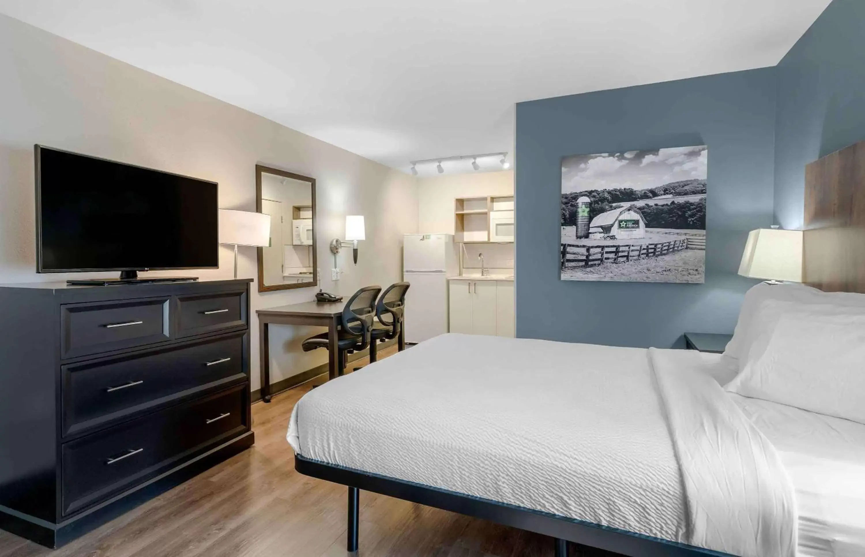 Queen studio with 1 Queen Bed - Disability Access/Non-Smoking in Extended Stay America Suites - San Francisco - San Mateo - SFO Queen studio with 1 Queen Bed - Disability Access/Non-Smoking in Extended Stay America Suites - San Francisco - San Mateo - SFO