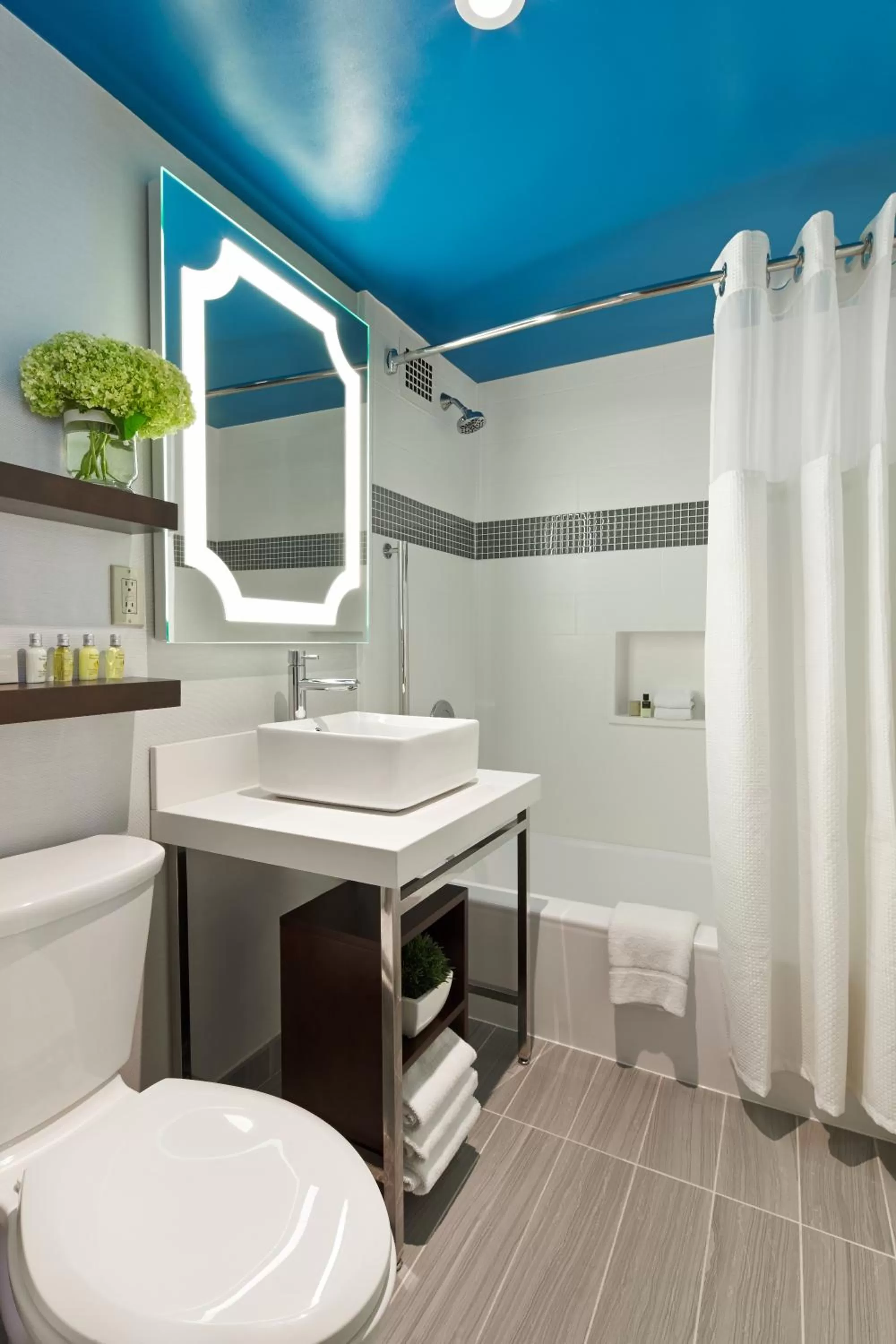 Bathroom in The Ven at Embassy Row, Washington, D.C., a Tribute Portfolio Hotel