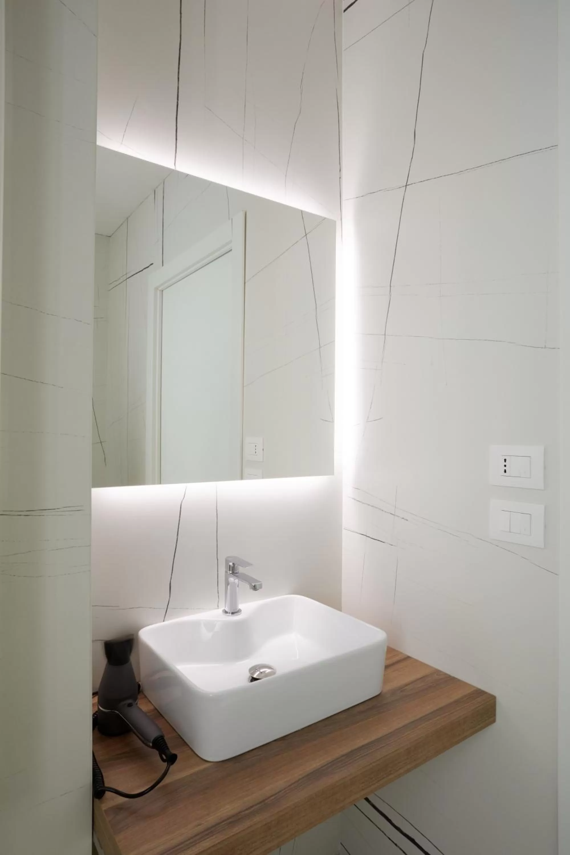 Bathroom in Glass House - Smart Rooms & Parking