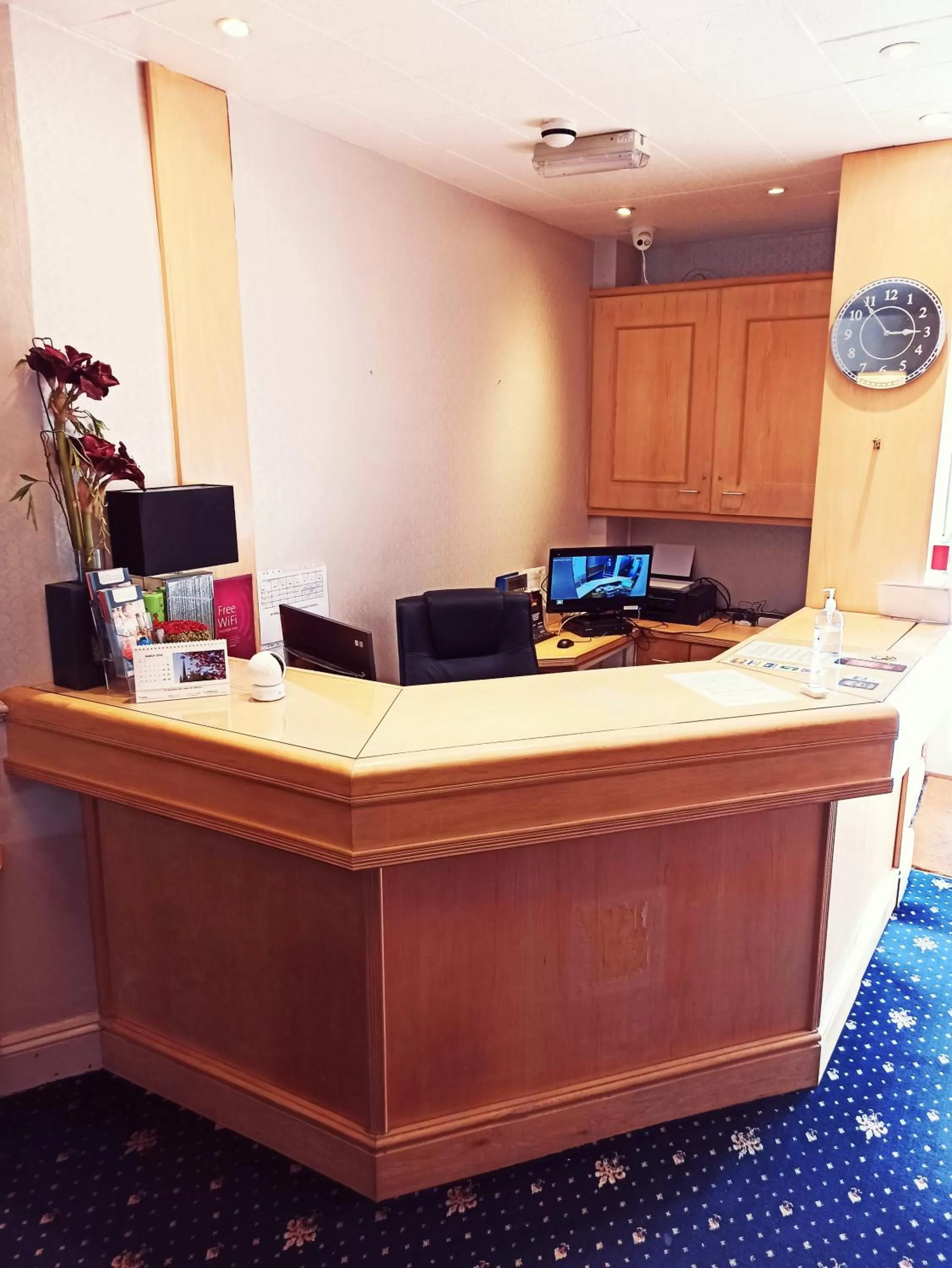 Lobby or reception in Crystal Hotel & Savour