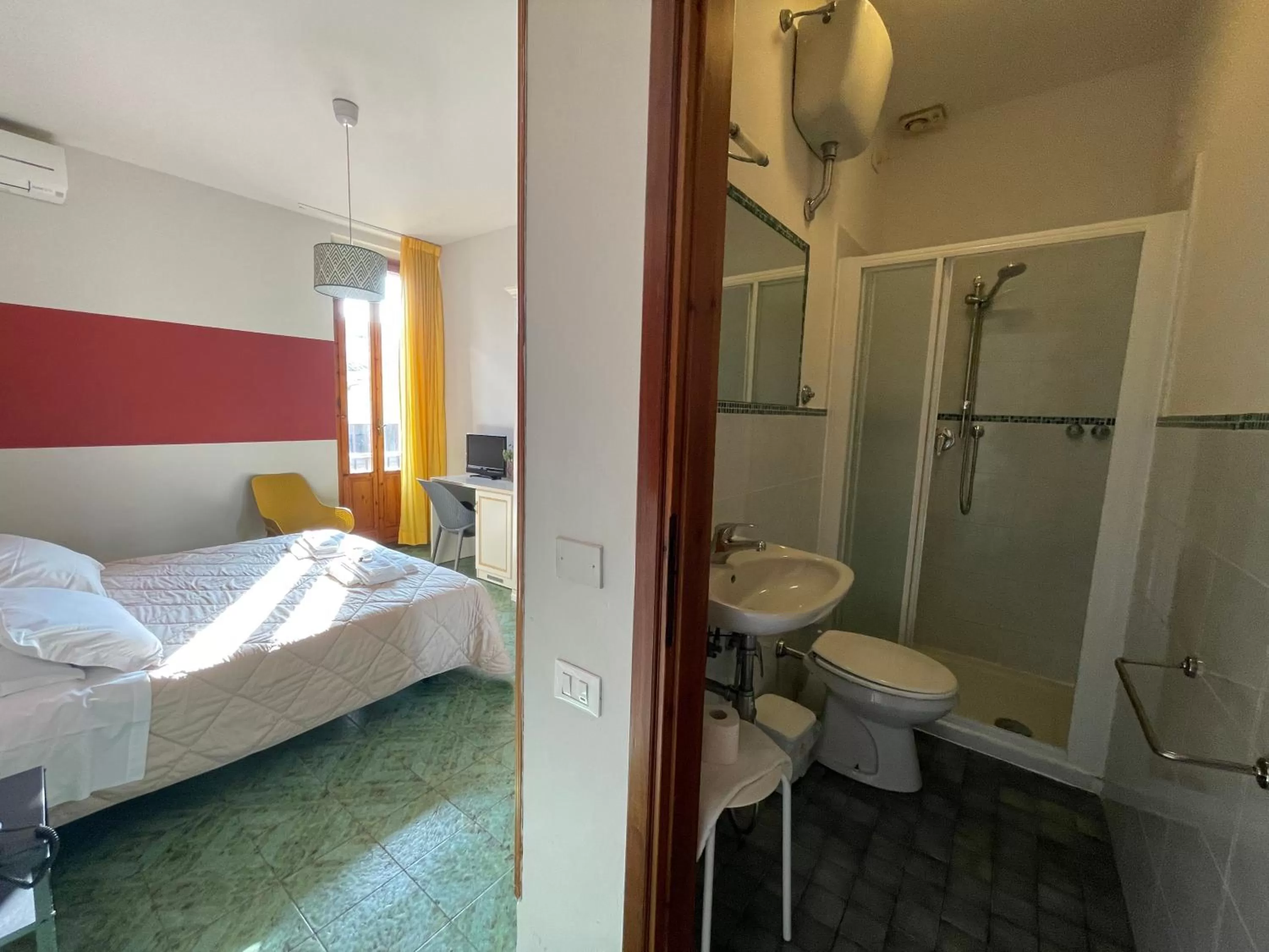 Bathroom in Hotel Azzi