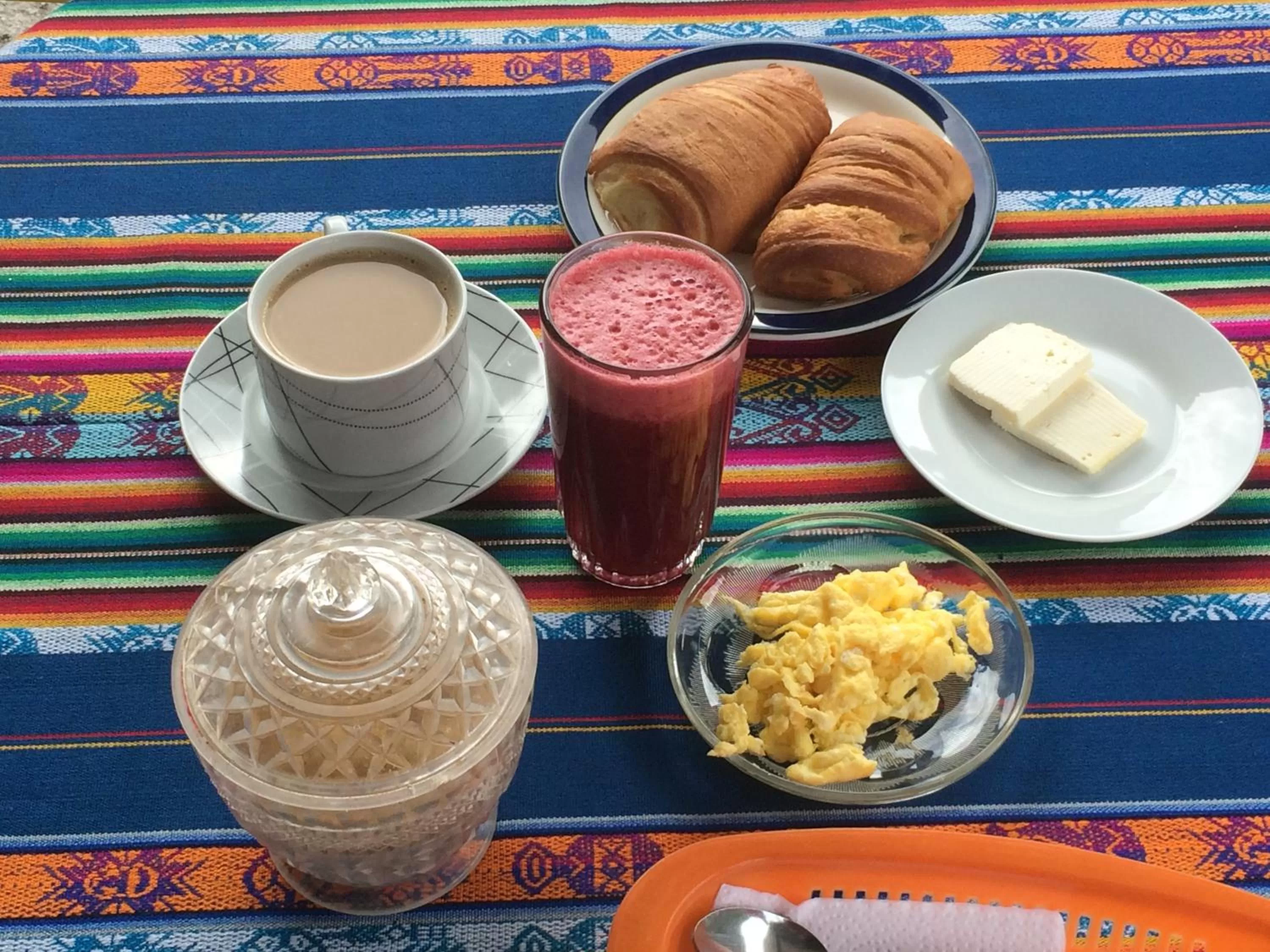 Continental breakfast in Hostal La Casa Amarilla City