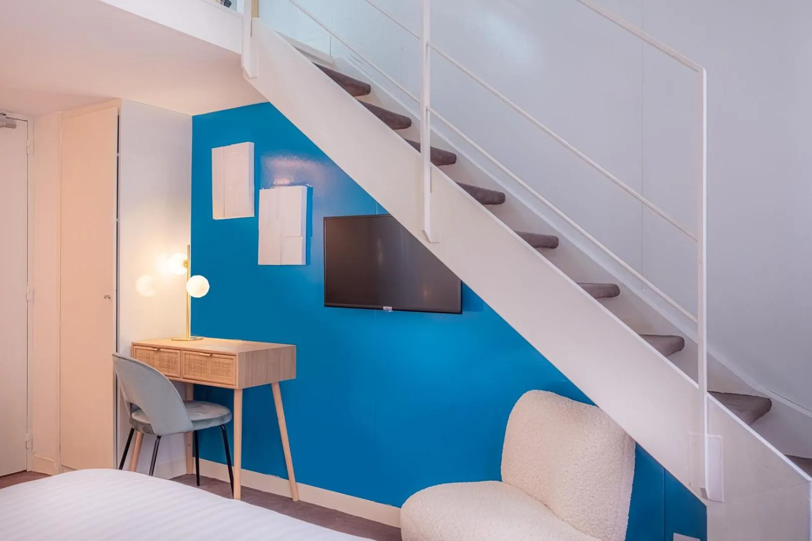 Seating area in Makom Pereire