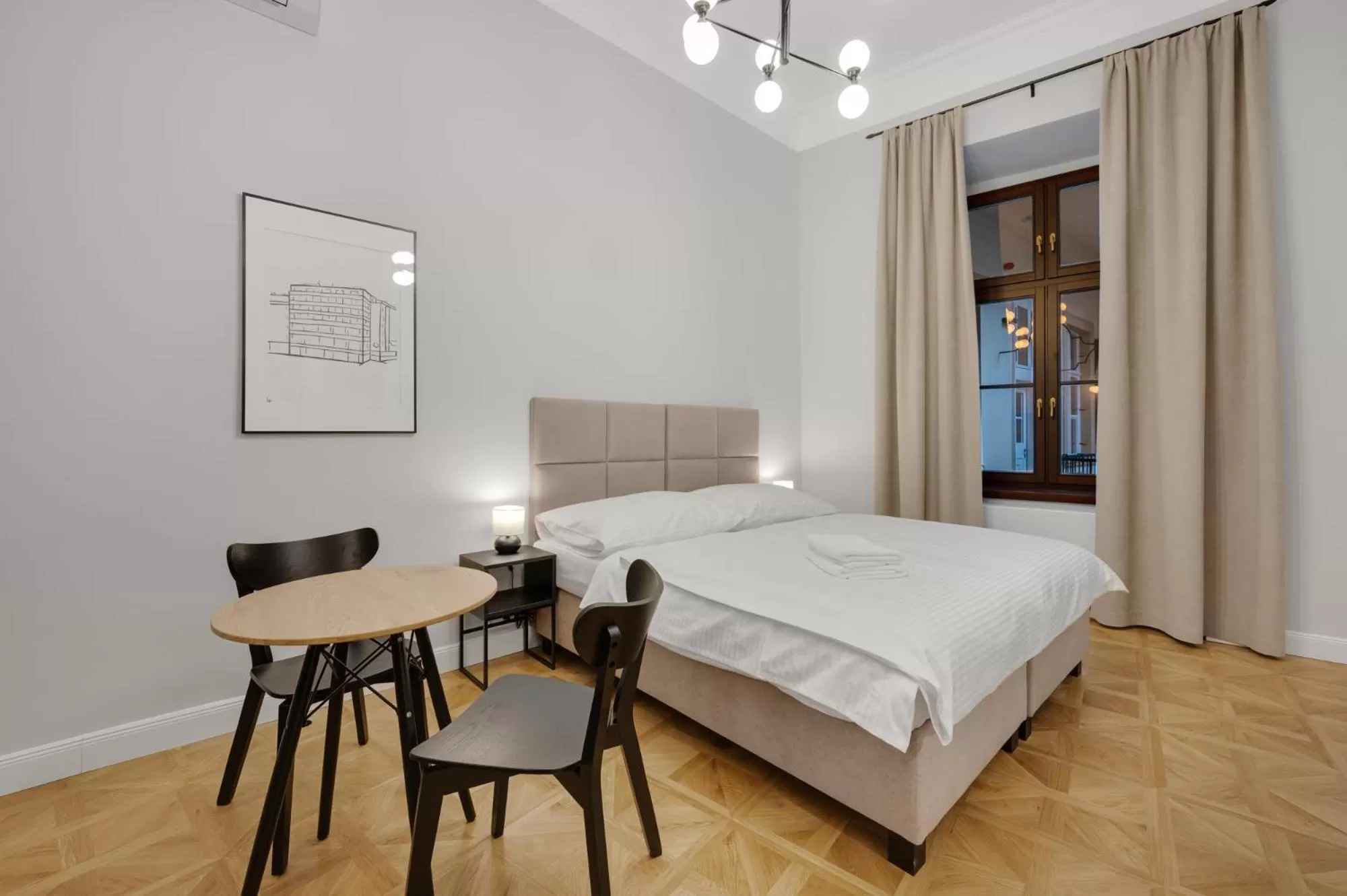 Seating area, Bed in Palace Apartments