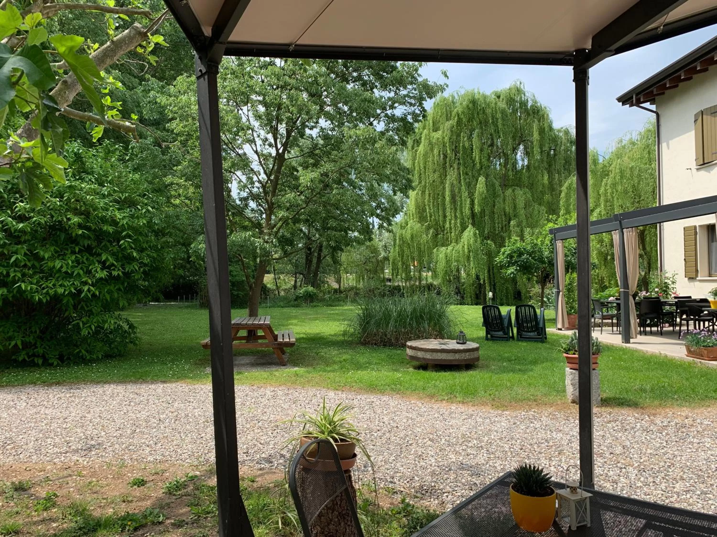 Garden view in L'Isolo b&b e case vacanza