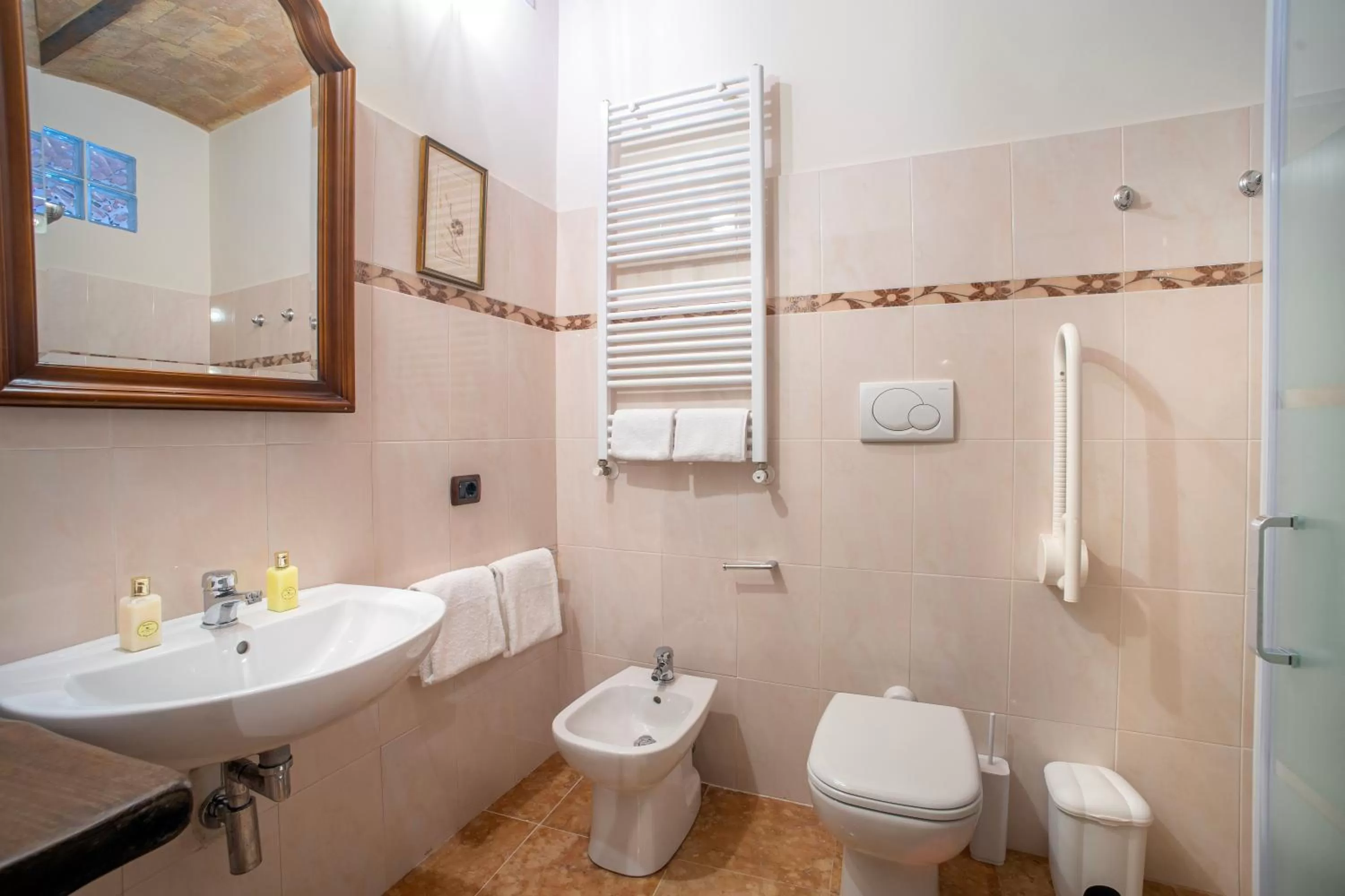 Bathroom in Domus Antiqua Bed & Breakfast