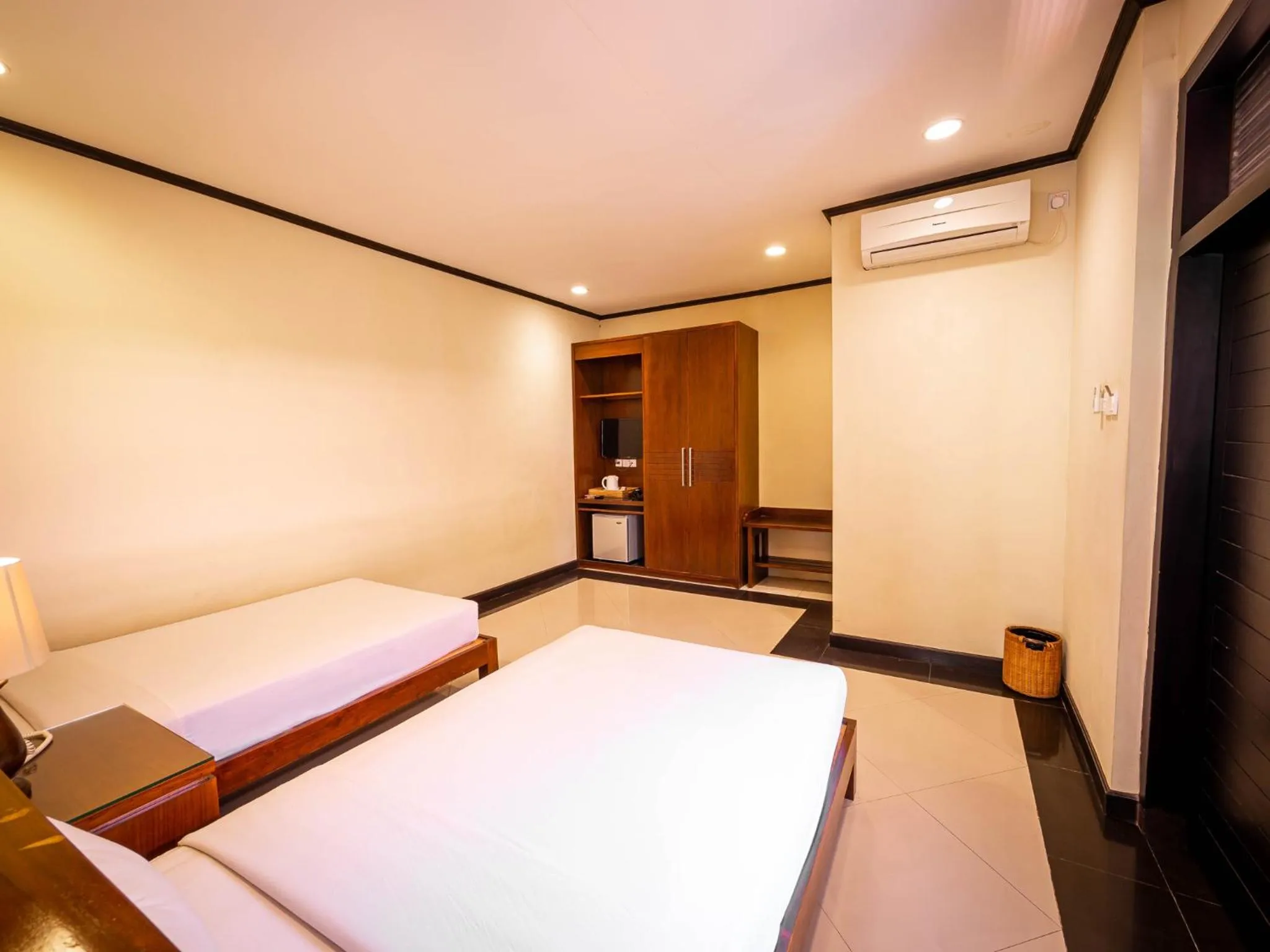 Bathroom, Bed in Yulia Beach Inn Kuta
