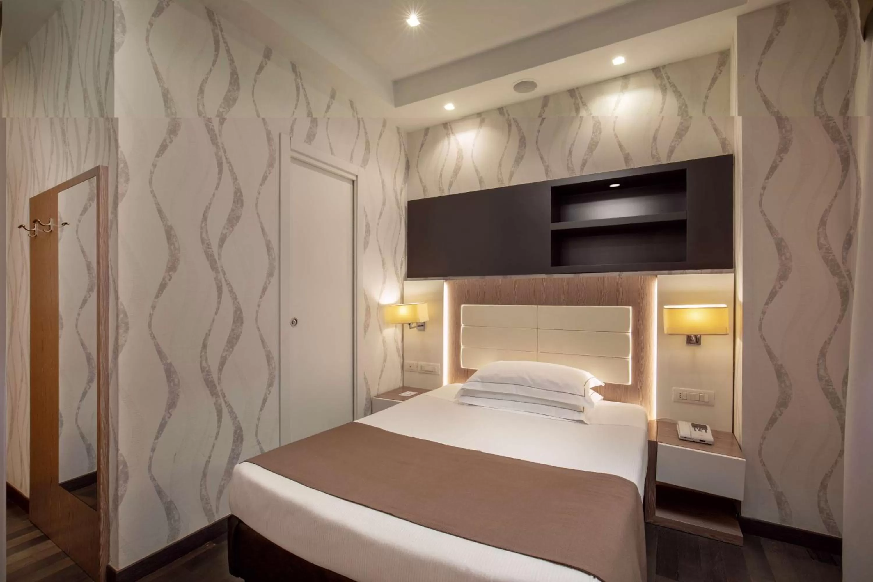 Bedroom, Bed in Hotel Diana Roof Garden