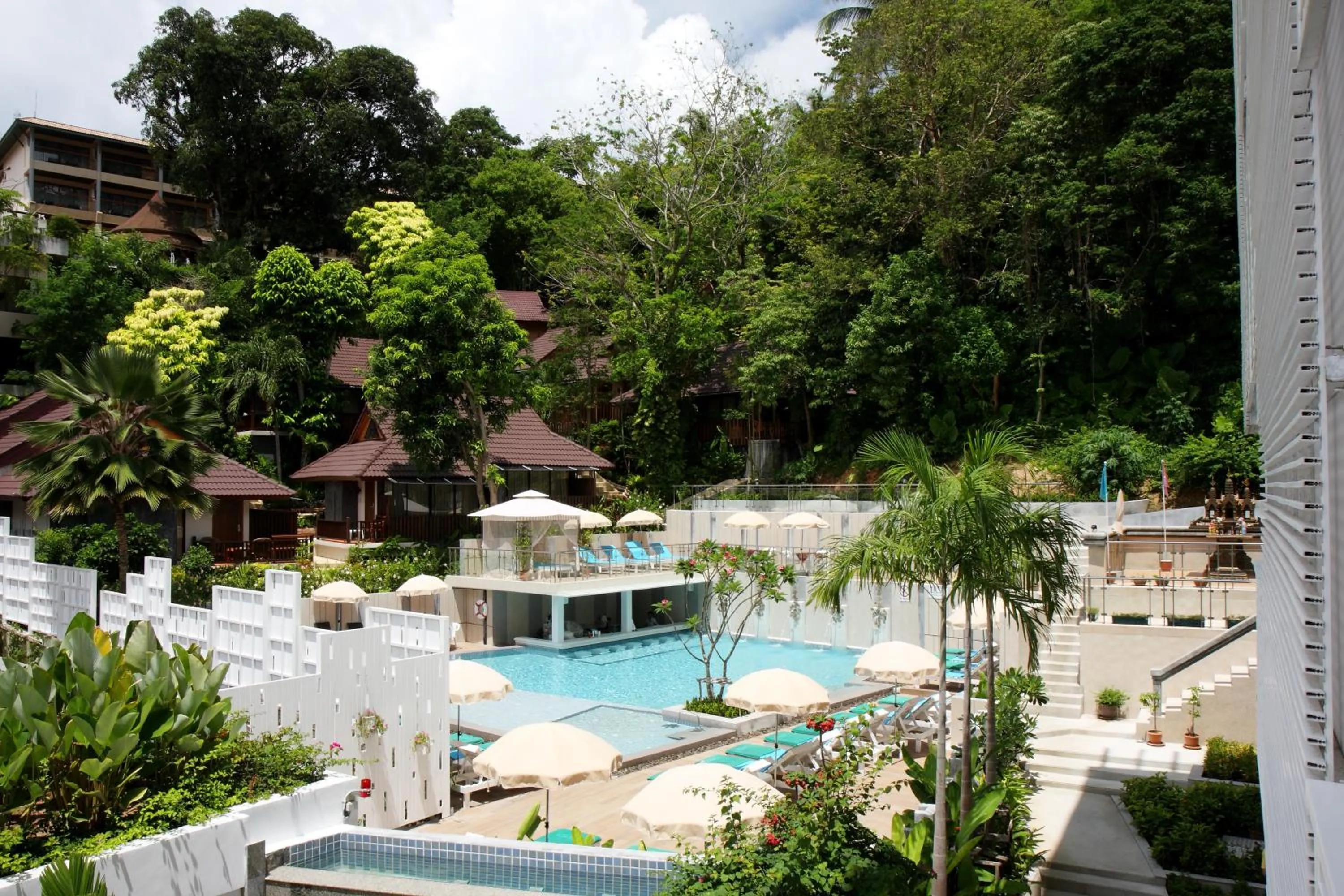 Swimming pool in Peach Hill Resort - SHA Extra Plus