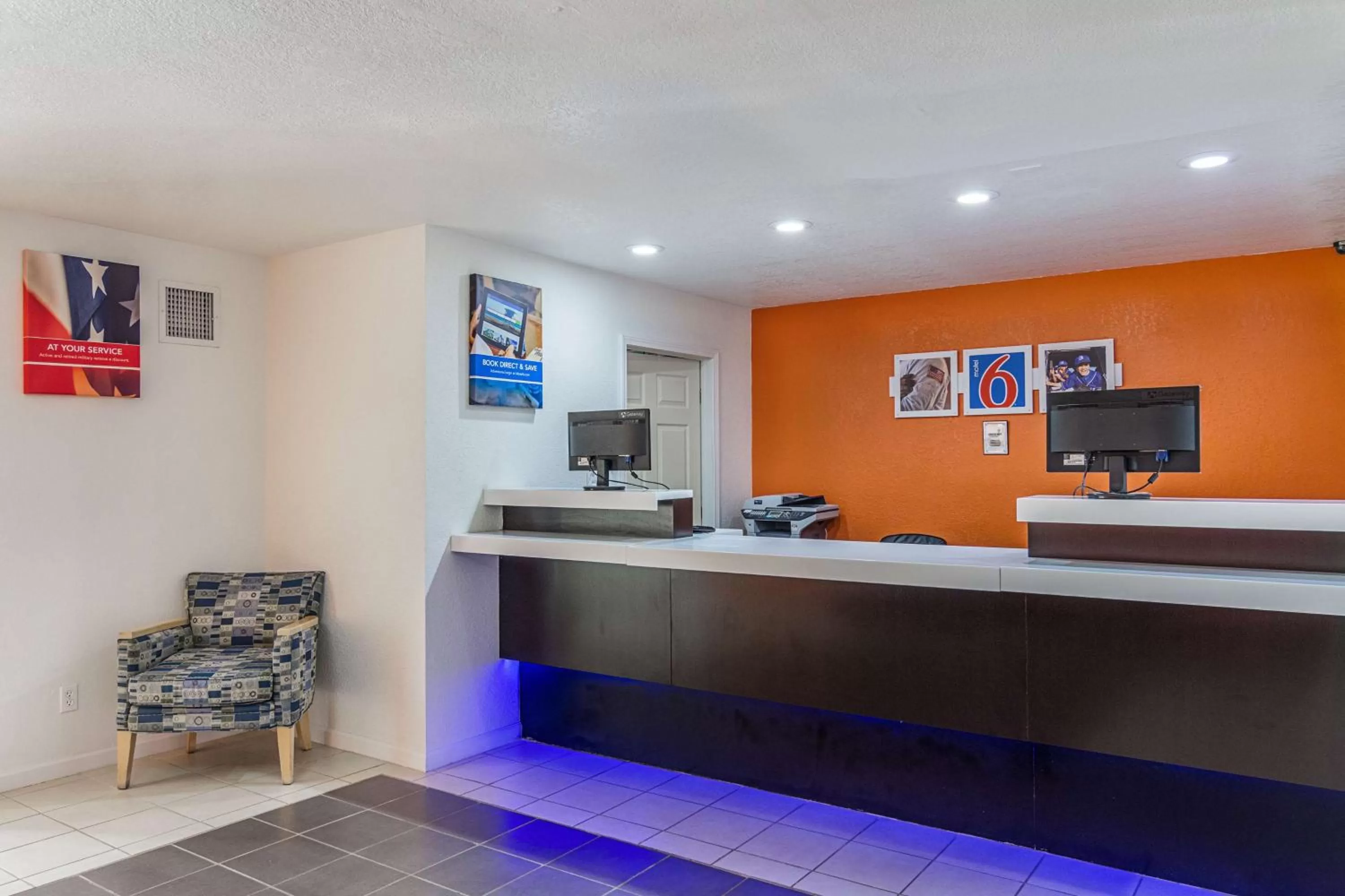 Lobby or reception in Motel 6-Mcalester, OK