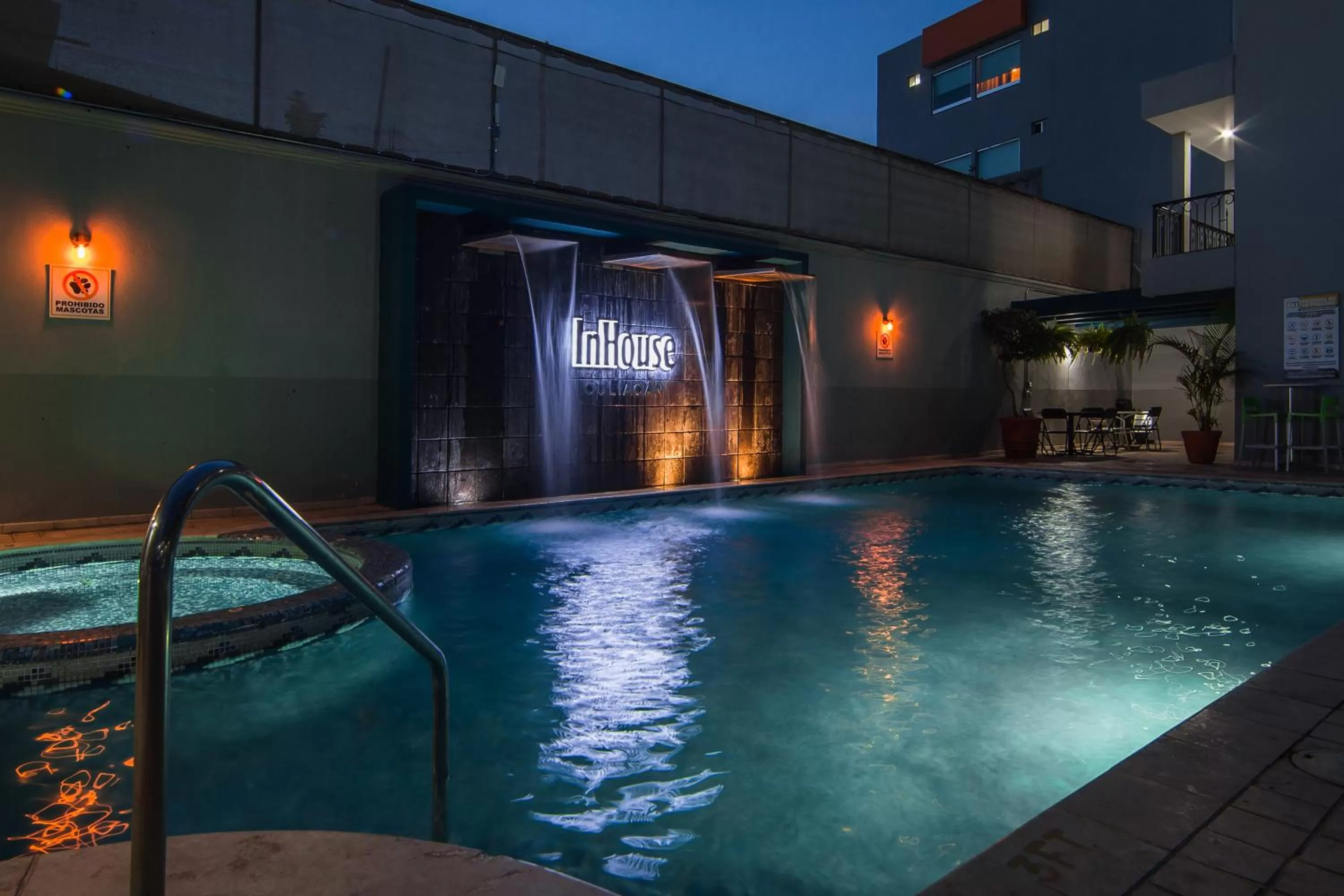 Swimming pool in InHouse Hotel Culiacán