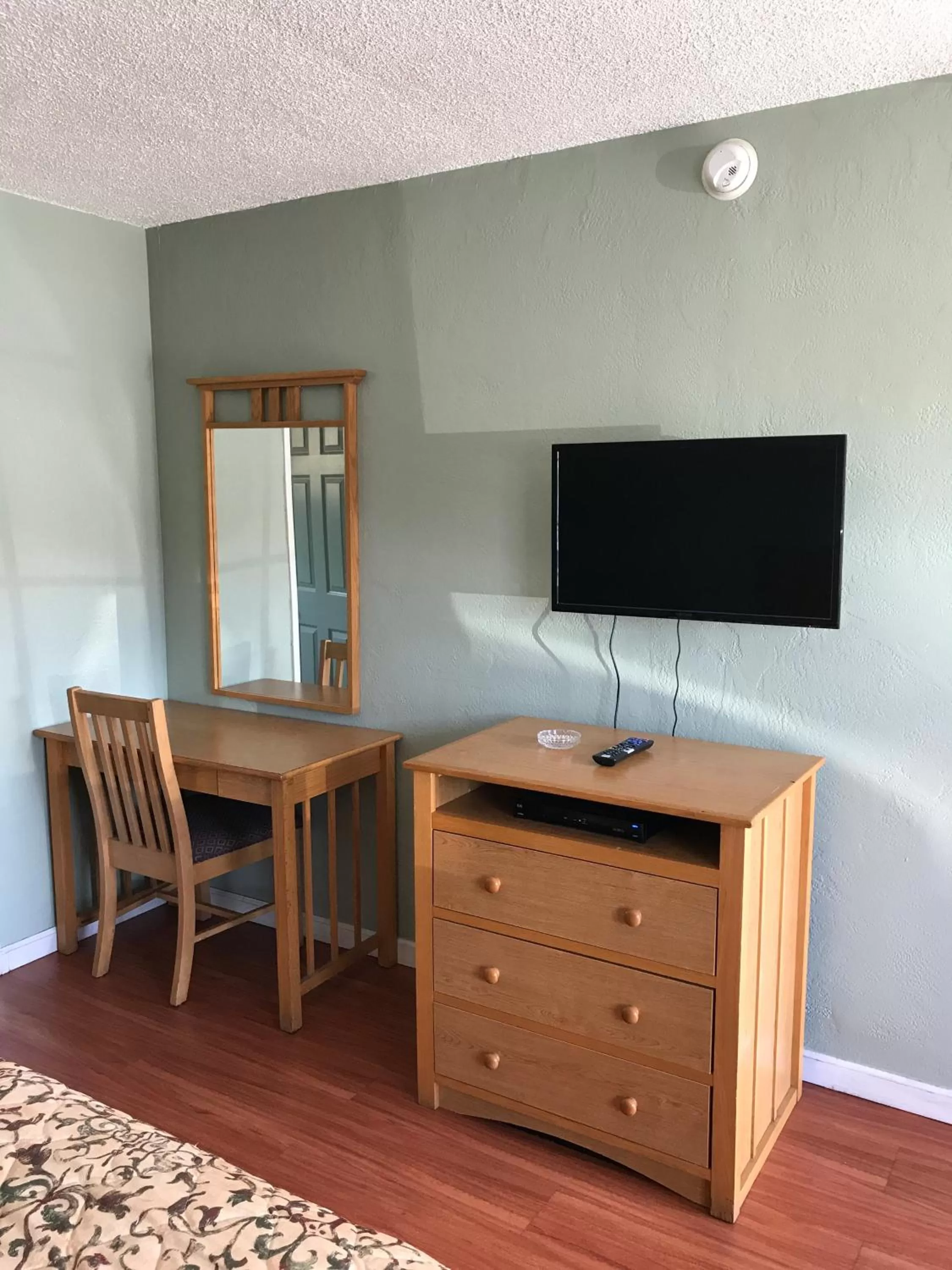 Bedroom in Economy Inn