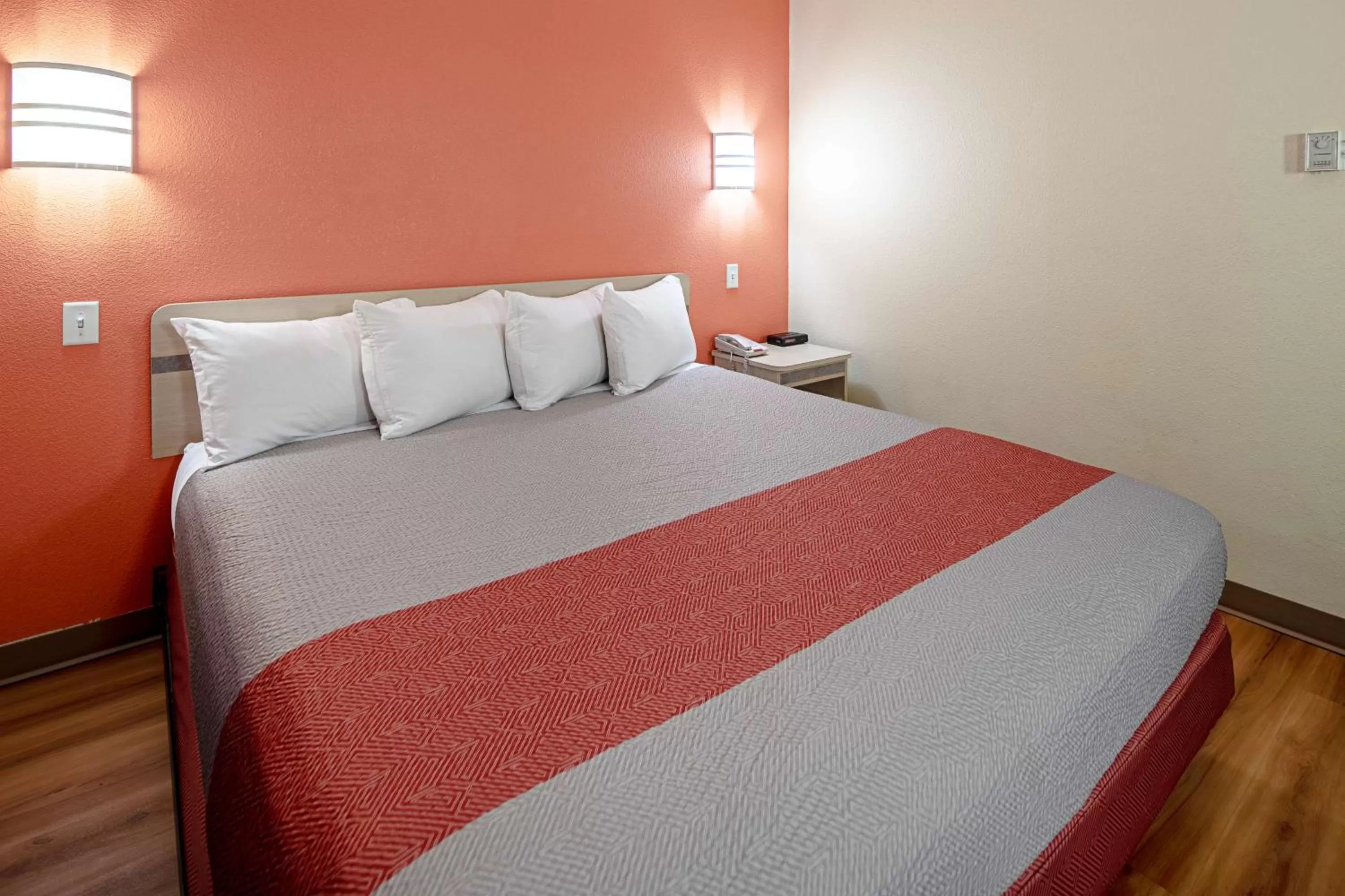 Photo of the whole room, Bed in Motel 6-Anchorage, AK - Midtown