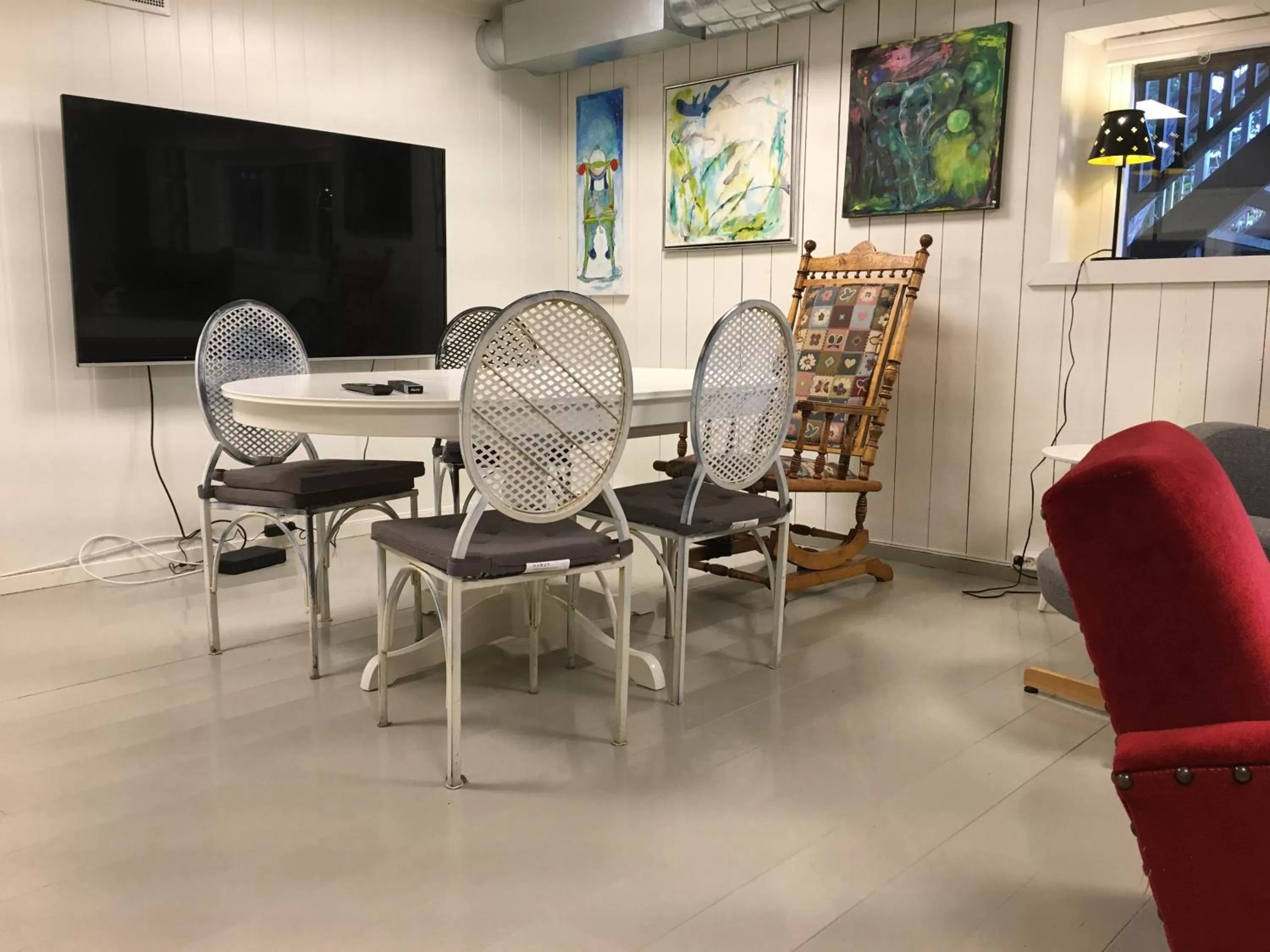 Communal lounge/ TV room, Lounge/Bar in Krøgeneslåven Microtel