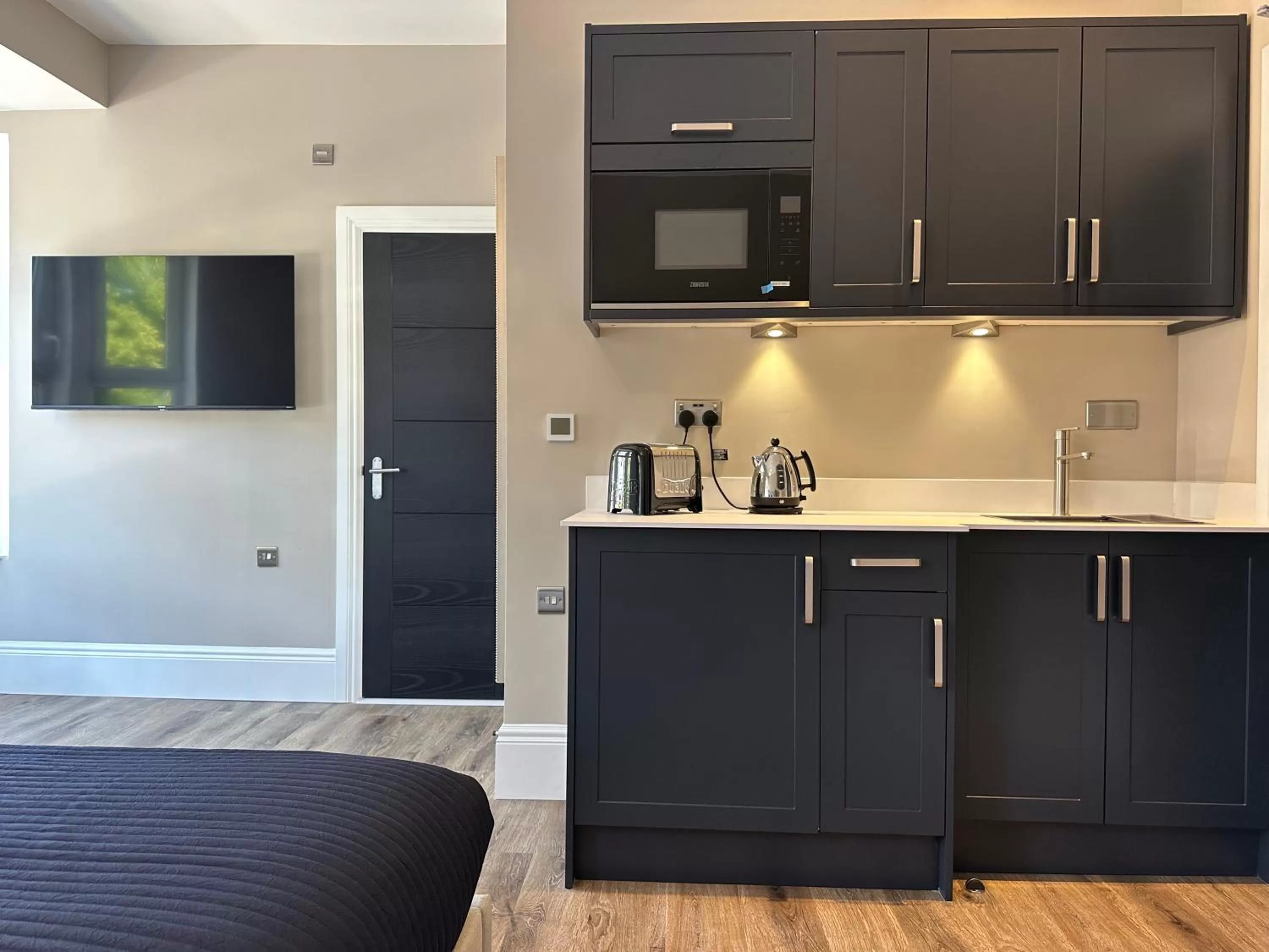 Kitchen or kitchenette, Bed in Central Studios