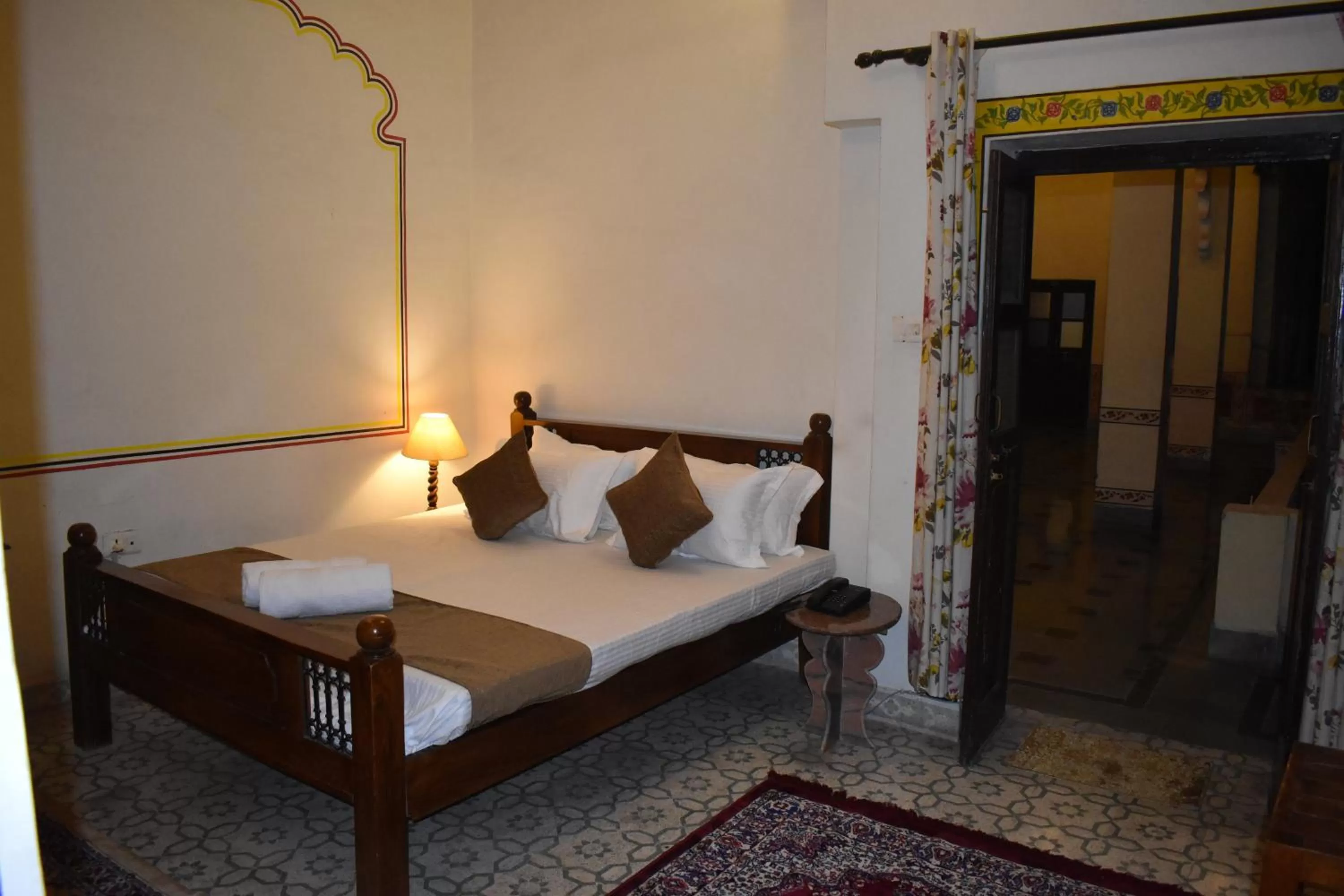 Bedroom, Bed in Hotel Nawal Sagar Palace - Bundi