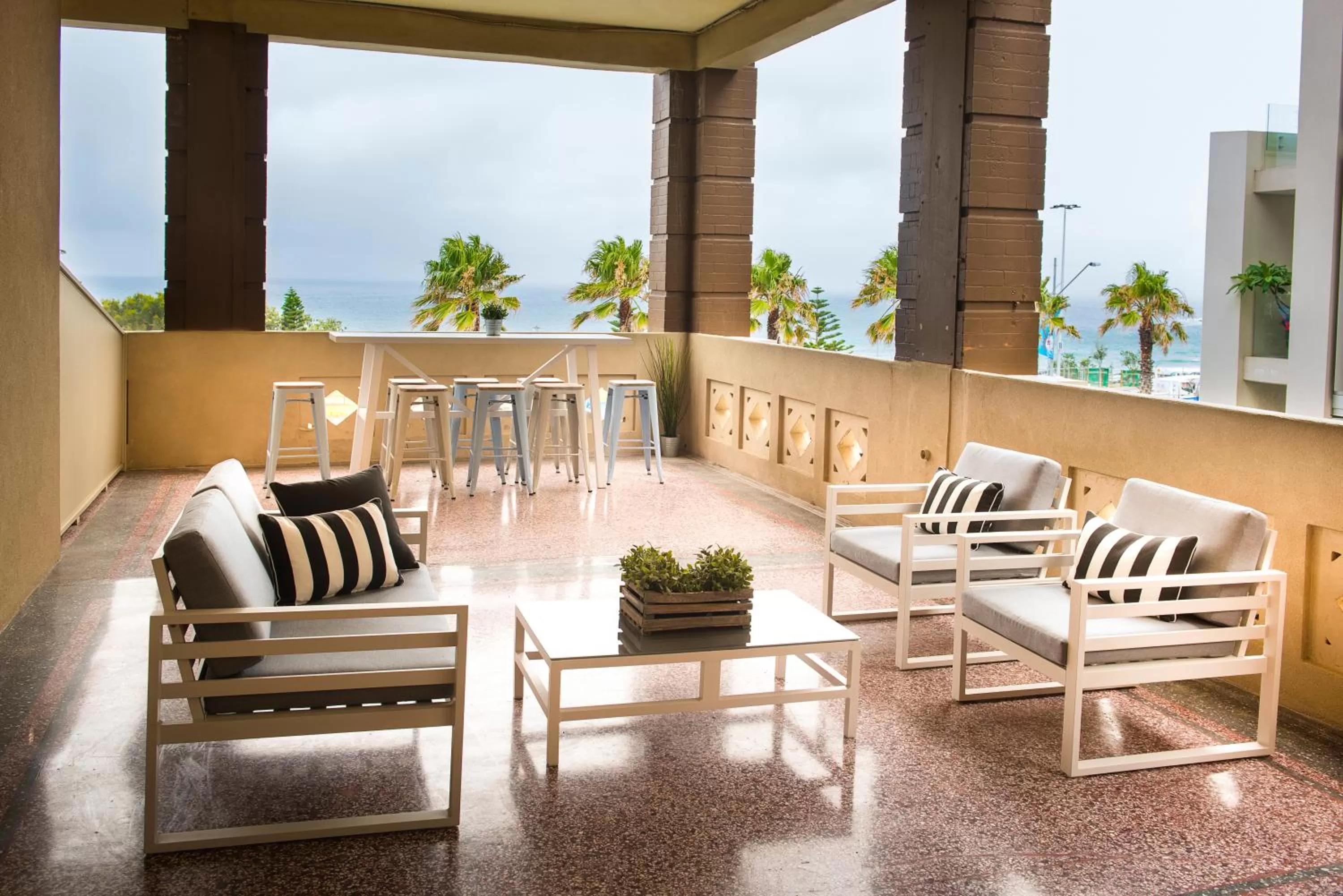 Communal lounge/ TV room in Hotel Bondi