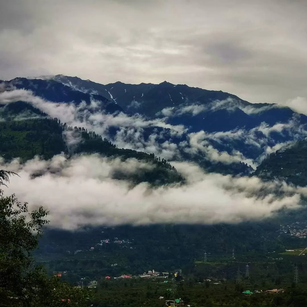 Natural landscape in Soham's Chateau De Naggar - Manali