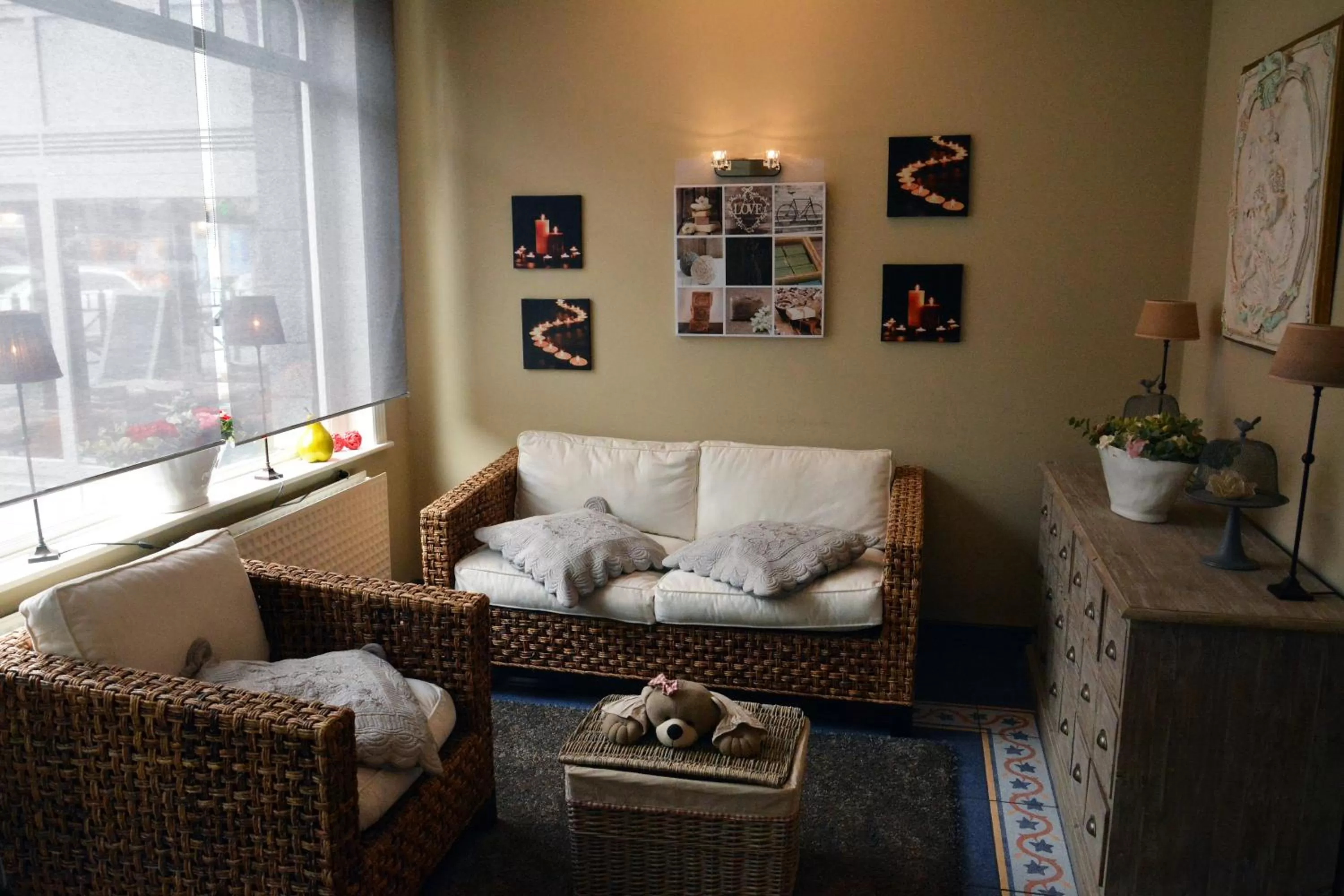 Living room, Seating Area in MARGOT'L