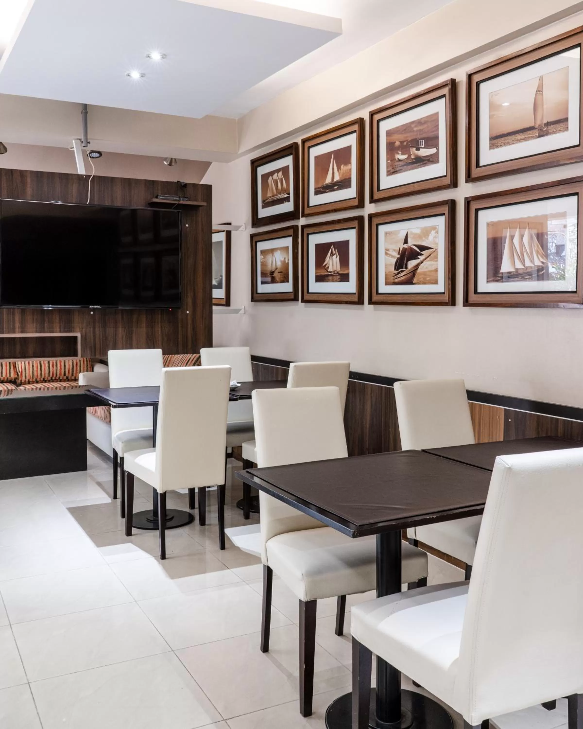 Restaurant/Places to Eat in Hotel Metropol