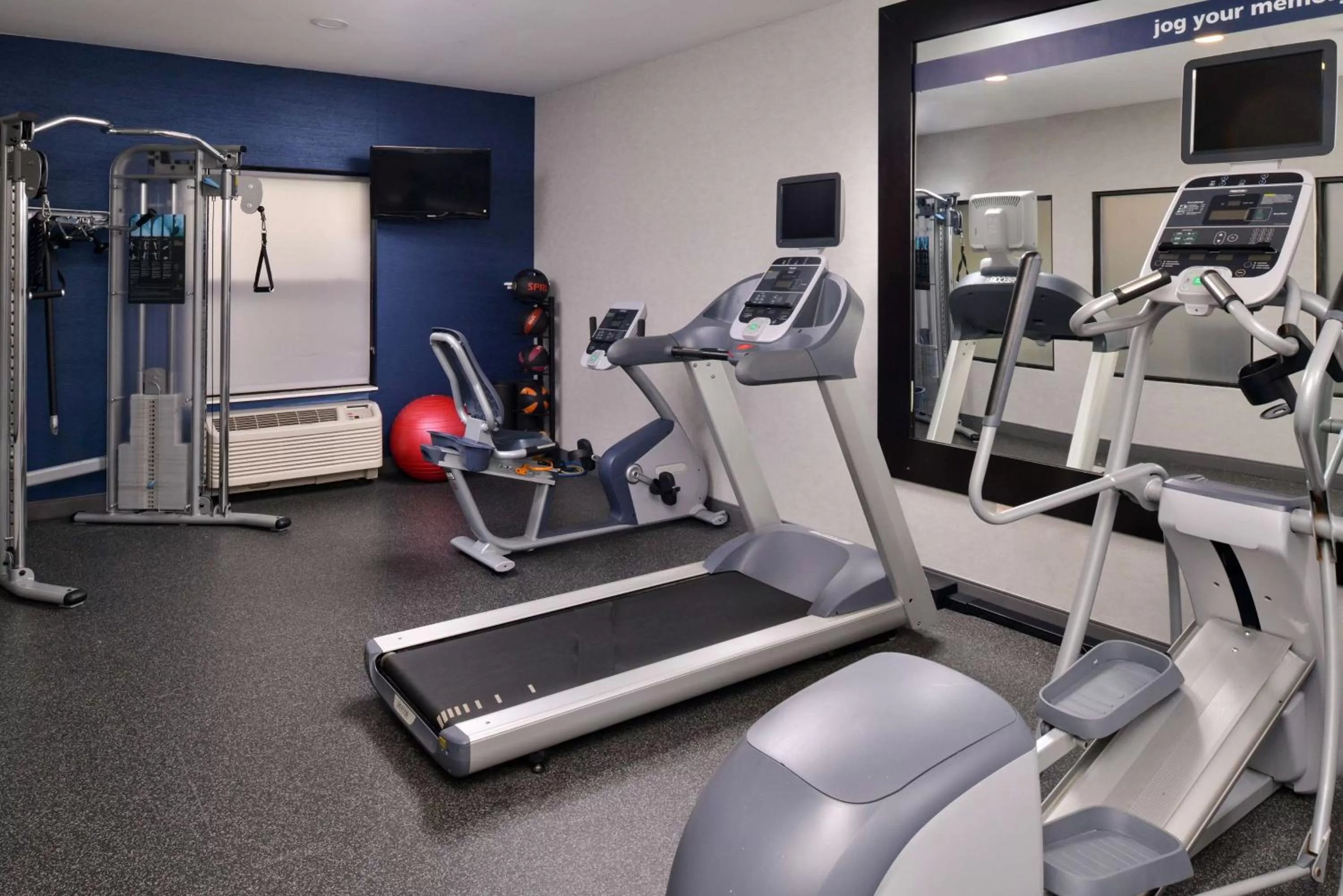 Fitness centre/facilities in Hampton Inn LaPorte