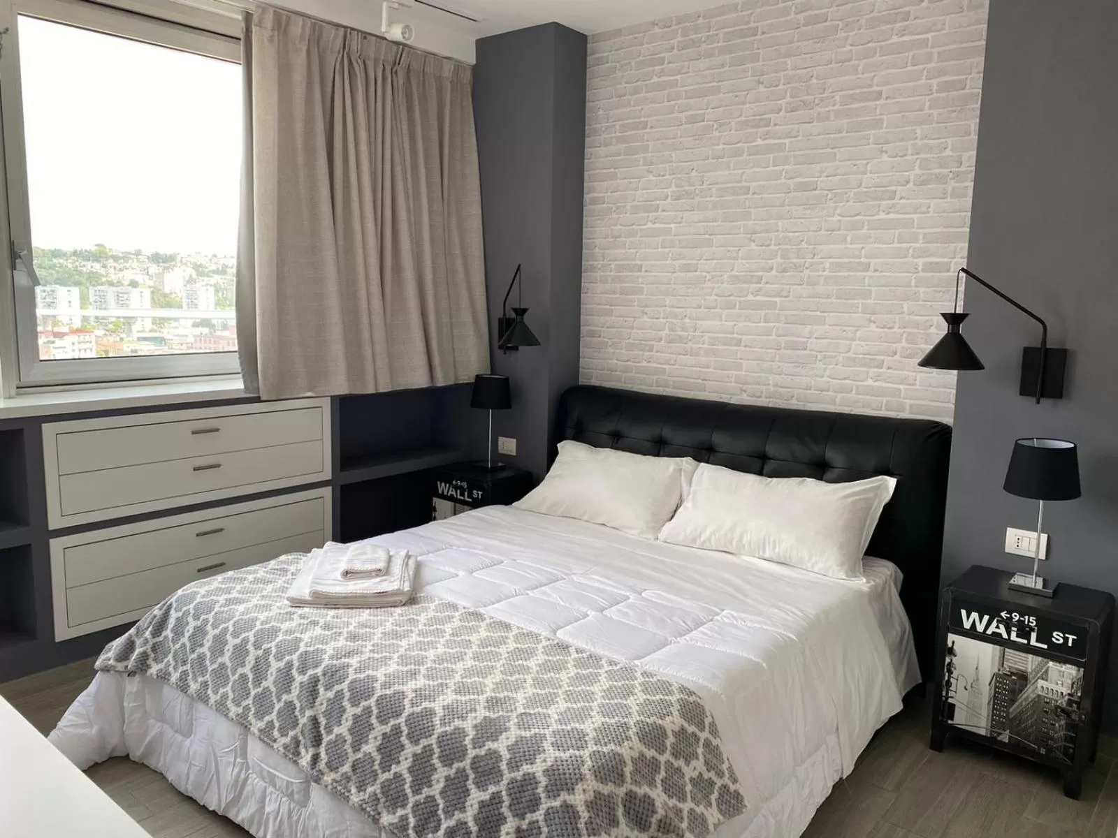 Bedroom, Bed in 2B Fifteen Floor Suite Napoli