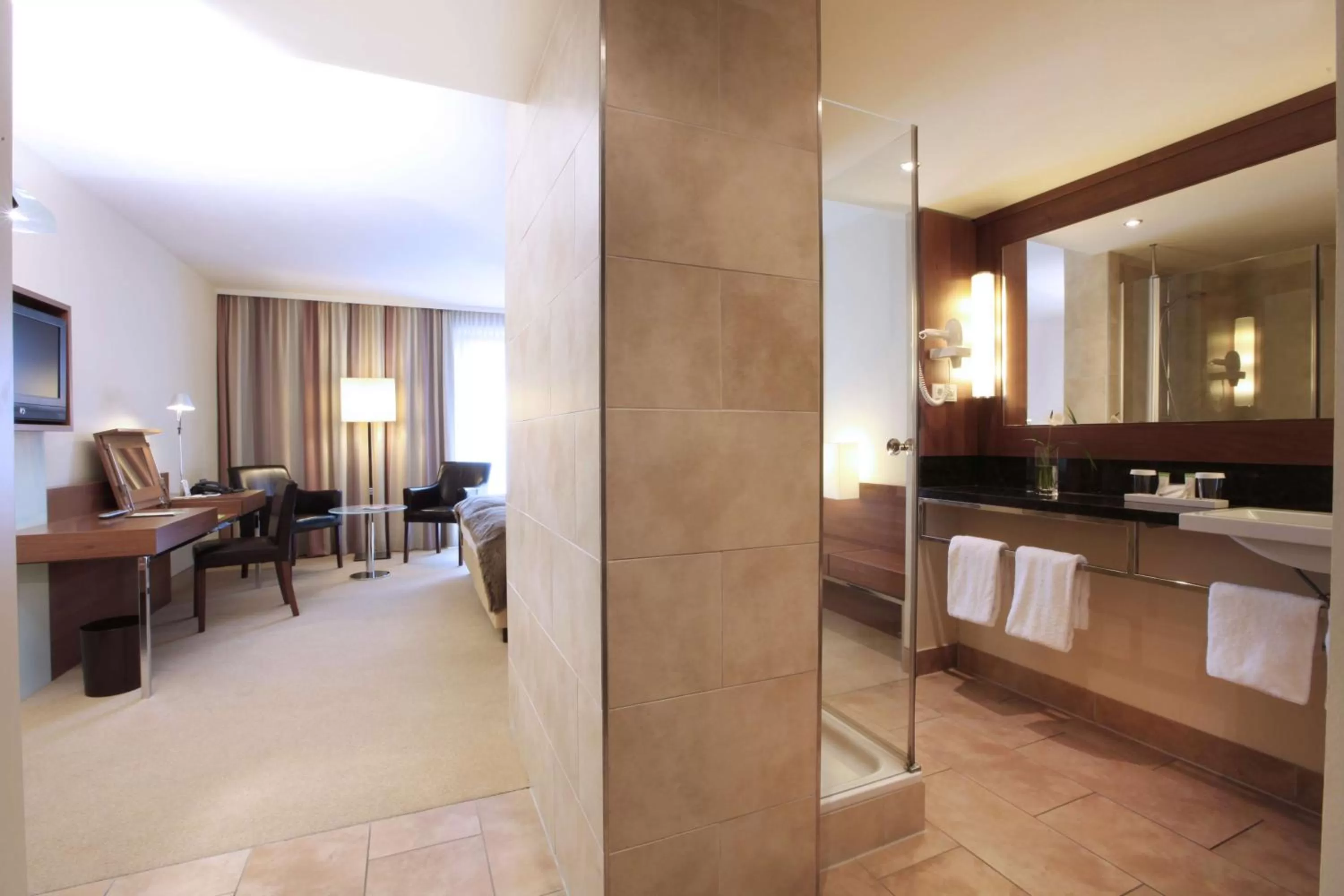 Bathroom, Bed in Lindner Hotel Hamburg am Michel, part of JdV by Hyatt