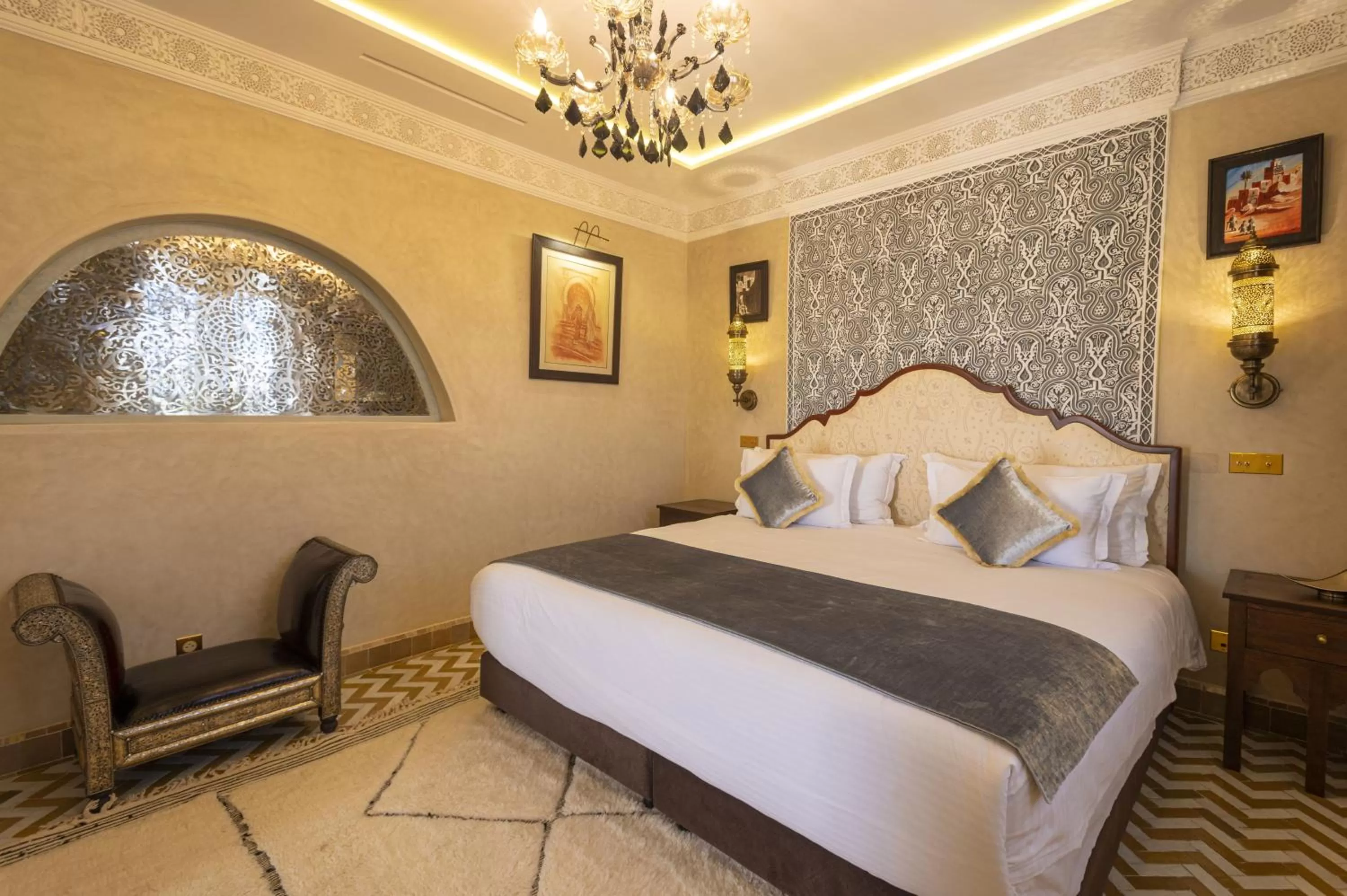 Bed in Maria Towers , Palais Table d'hôtes & SPA