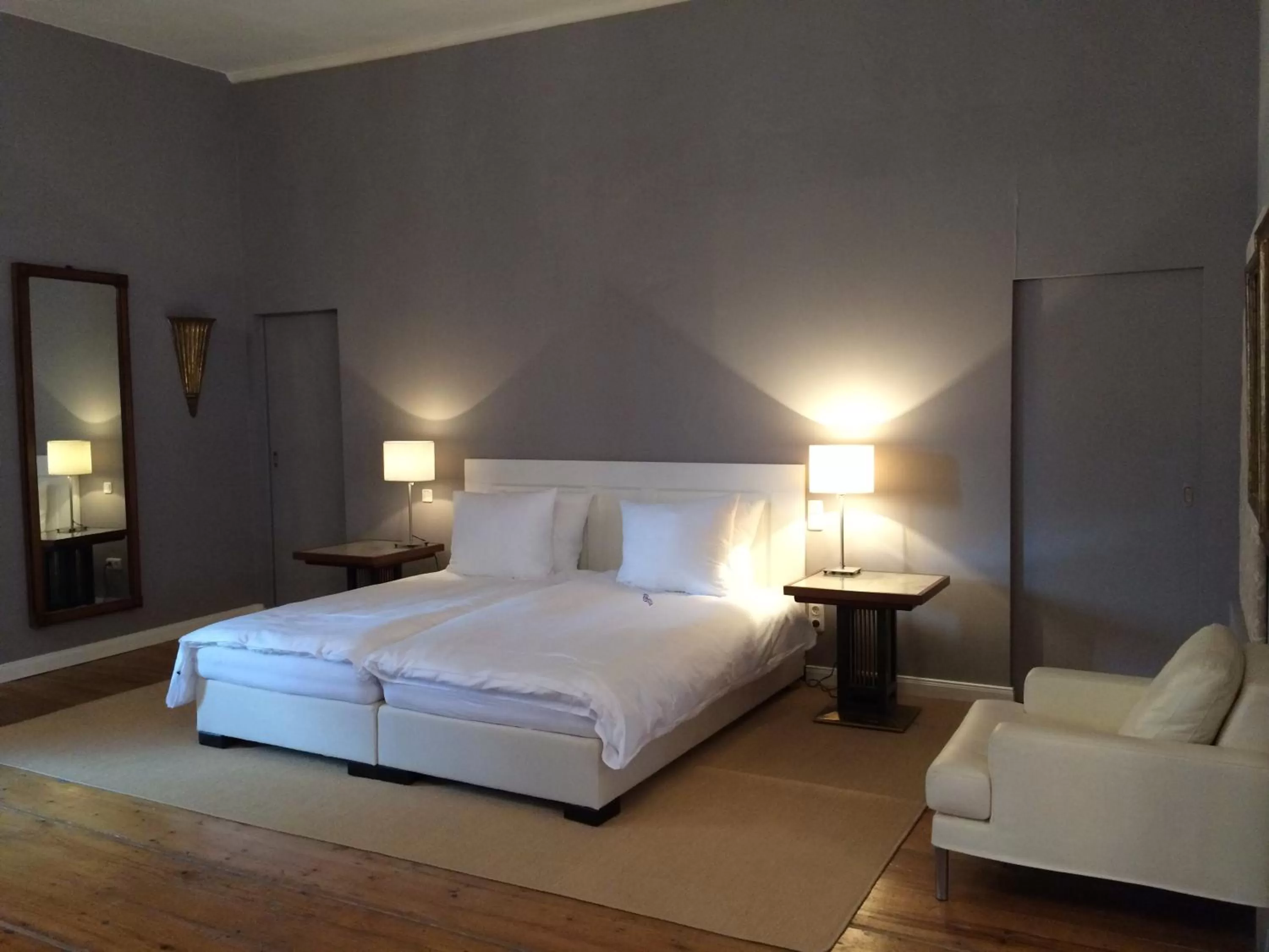 Bed in Hotel Goldenes Kreuz