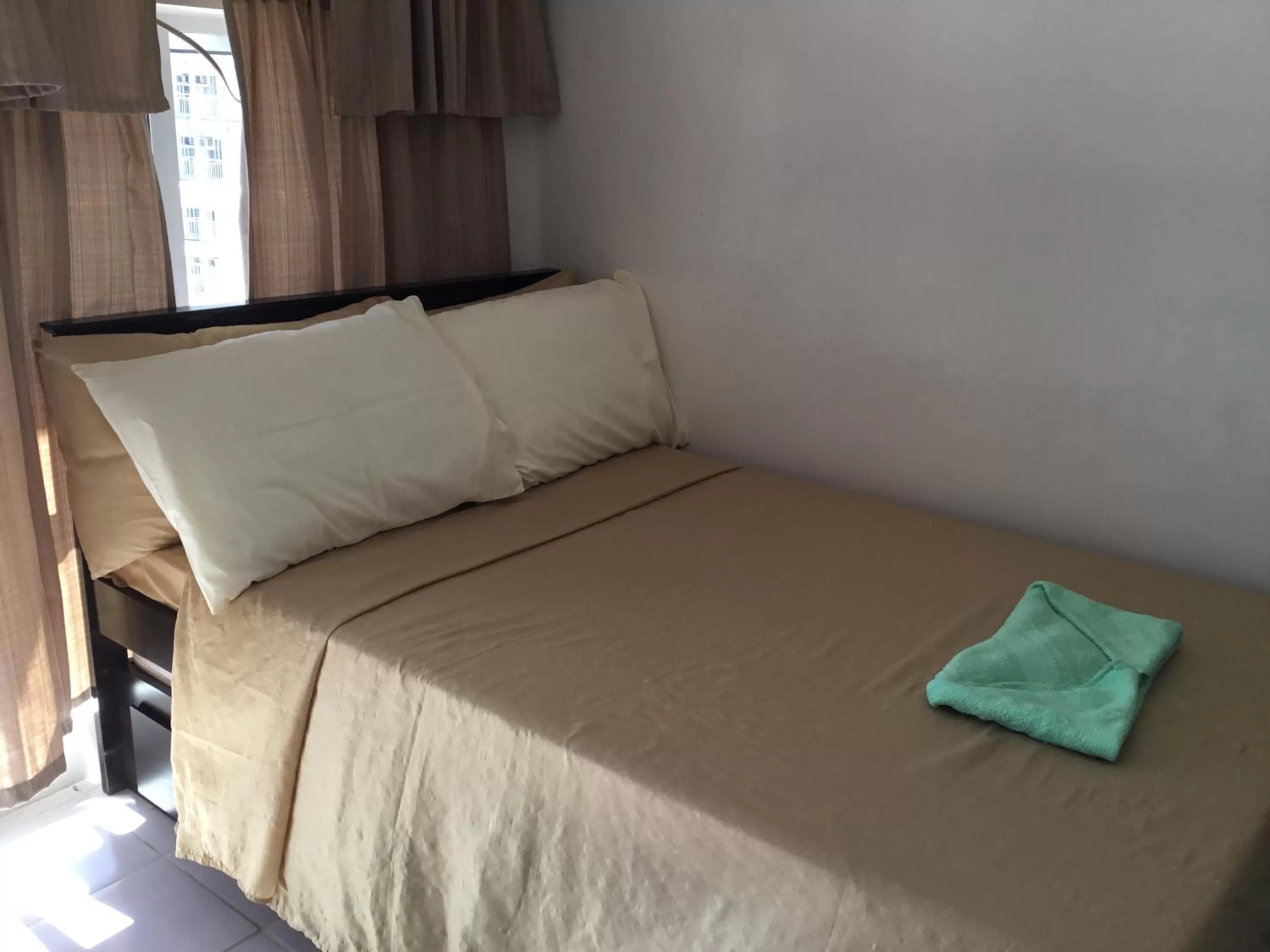 Bed in Condo with Free Swimming Pool & Viewing Deck