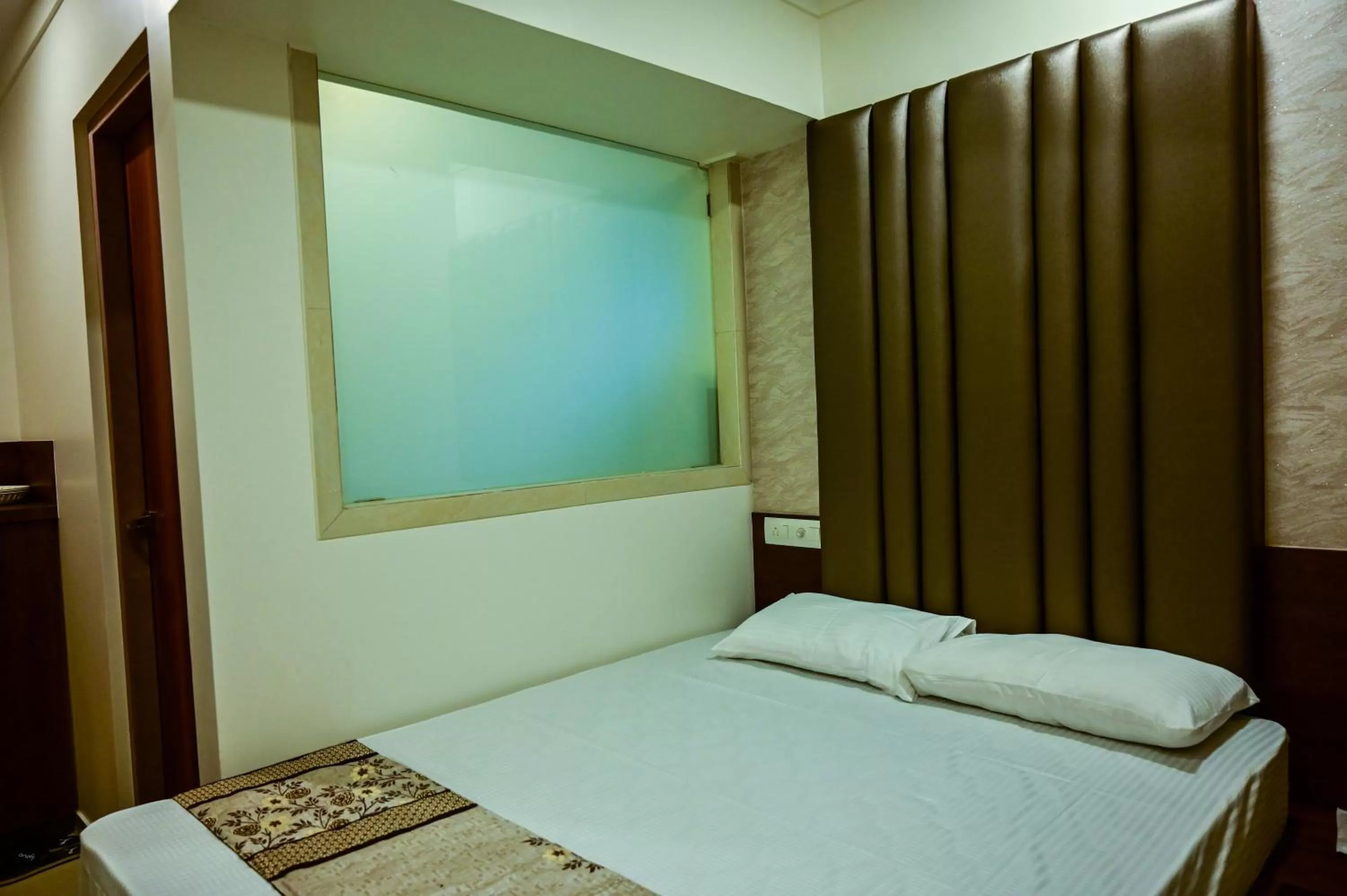 Photo of the whole room, Bed in Hotel Diamora Residency