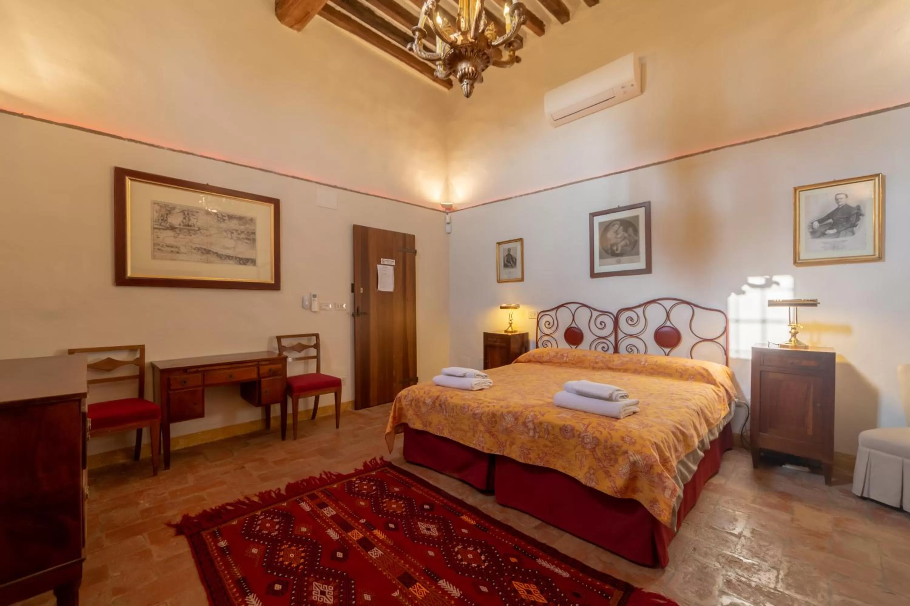 Bed in BolognaRoomscom - Ca' Palazzo