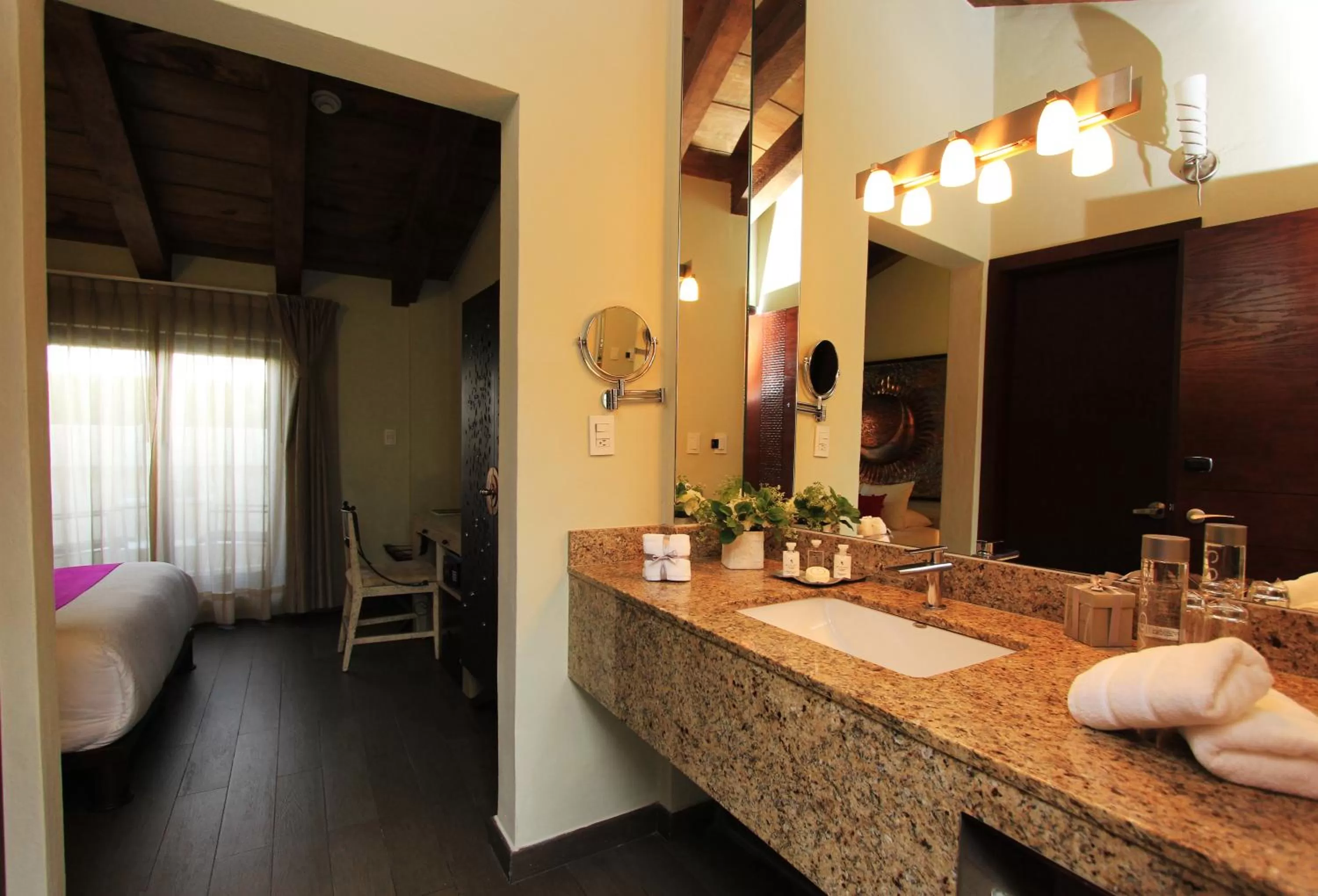 Bathroom in Plaza Gallery Hotel Boutique