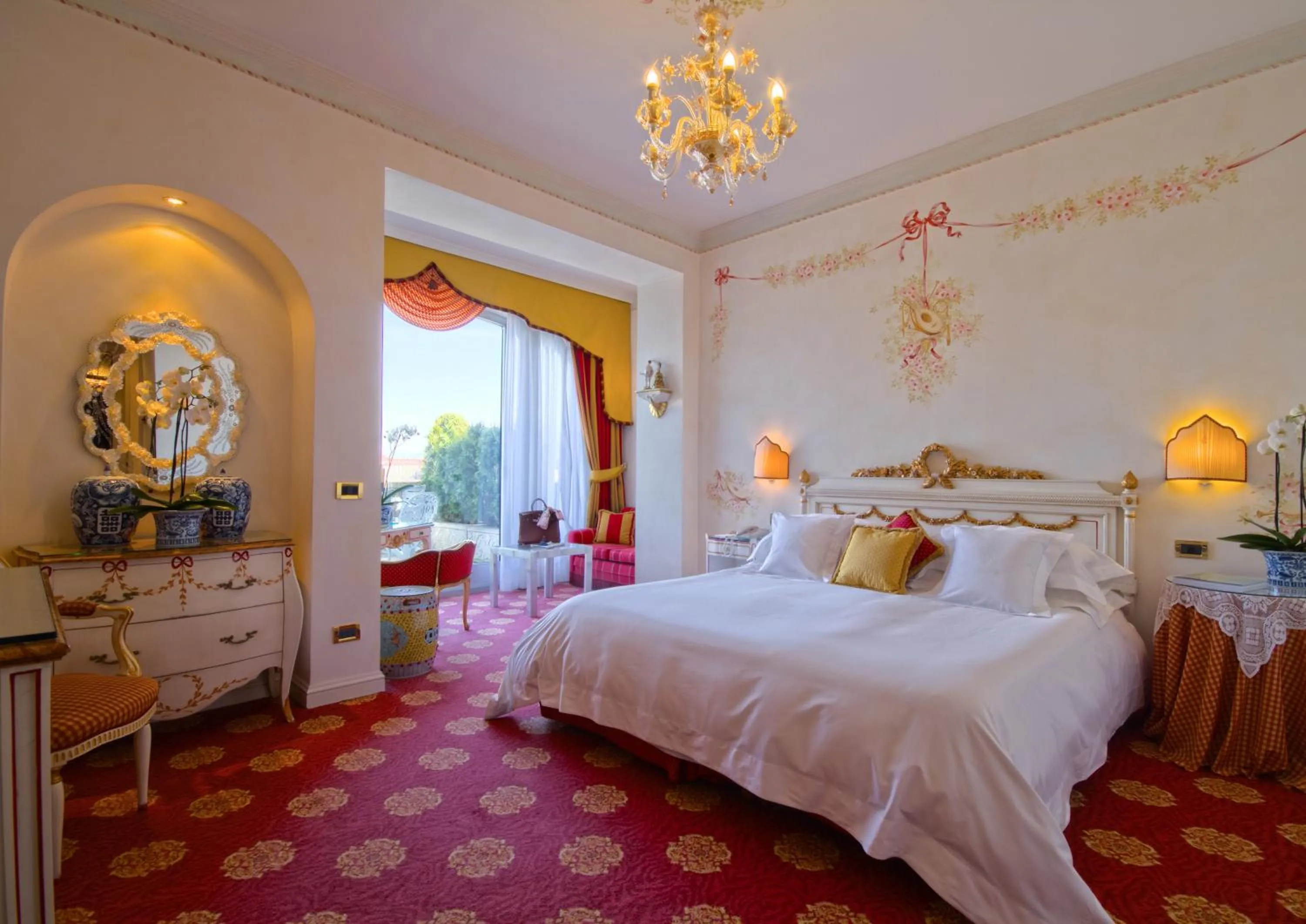 Photo of the whole room, Bed in Villa e Palazzo Aminta - A Leading Hotel of The World