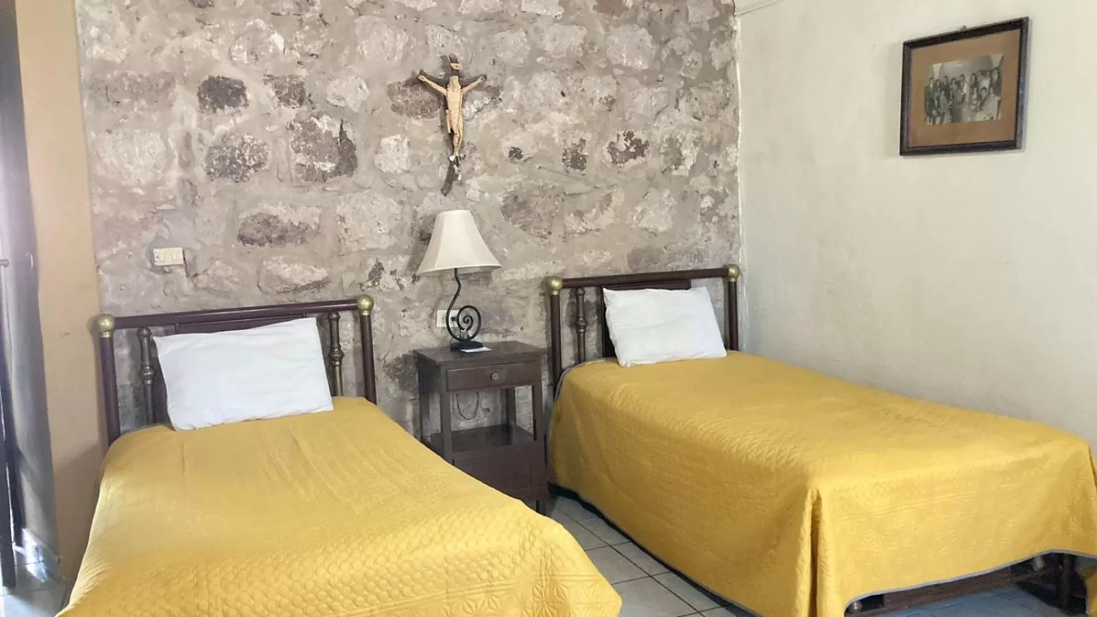 Bed in Mansion Serrano Hotel