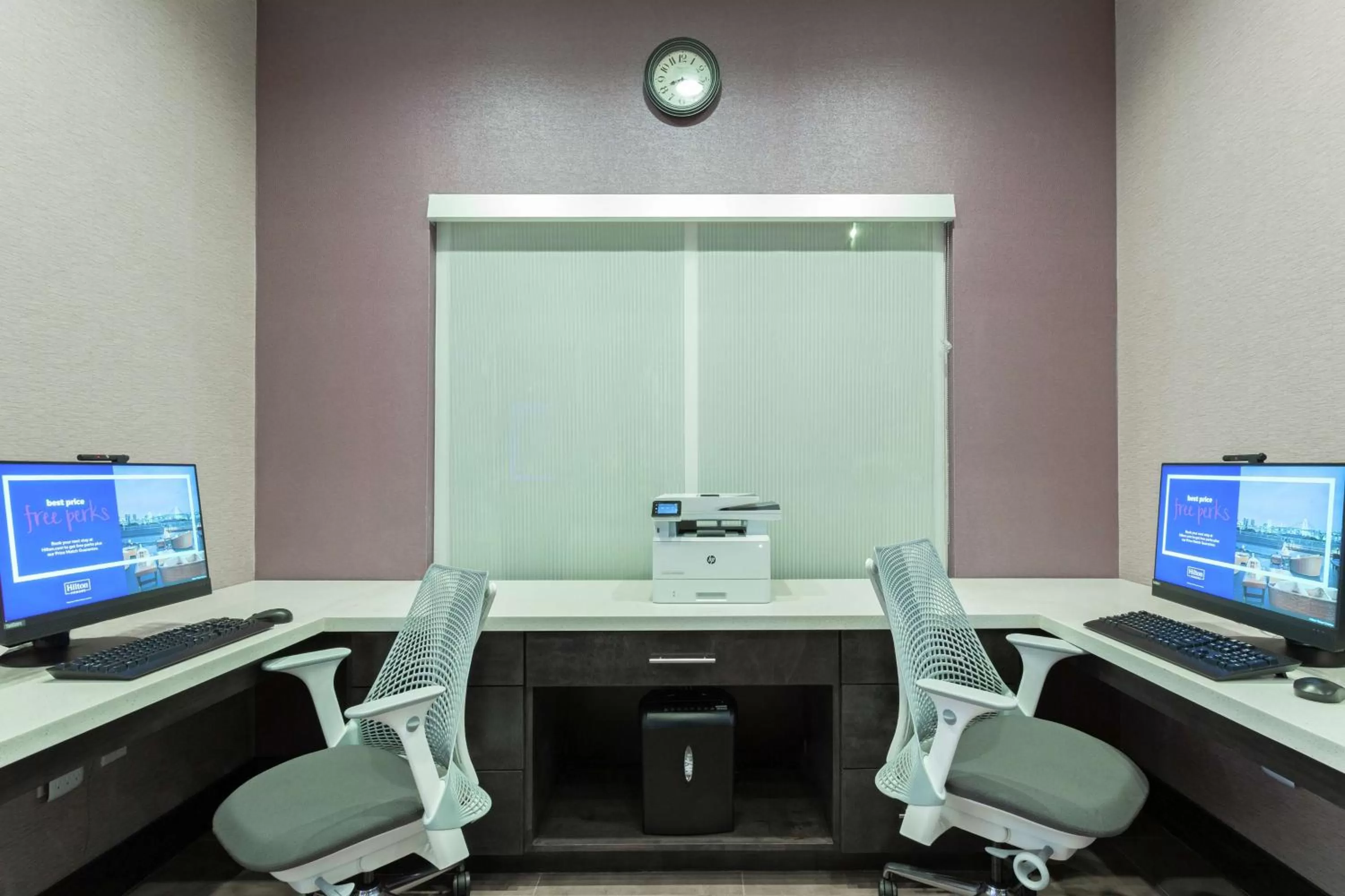 Business facilities in Hampton Inn and Suites Jacksonville/Orange Park, FL