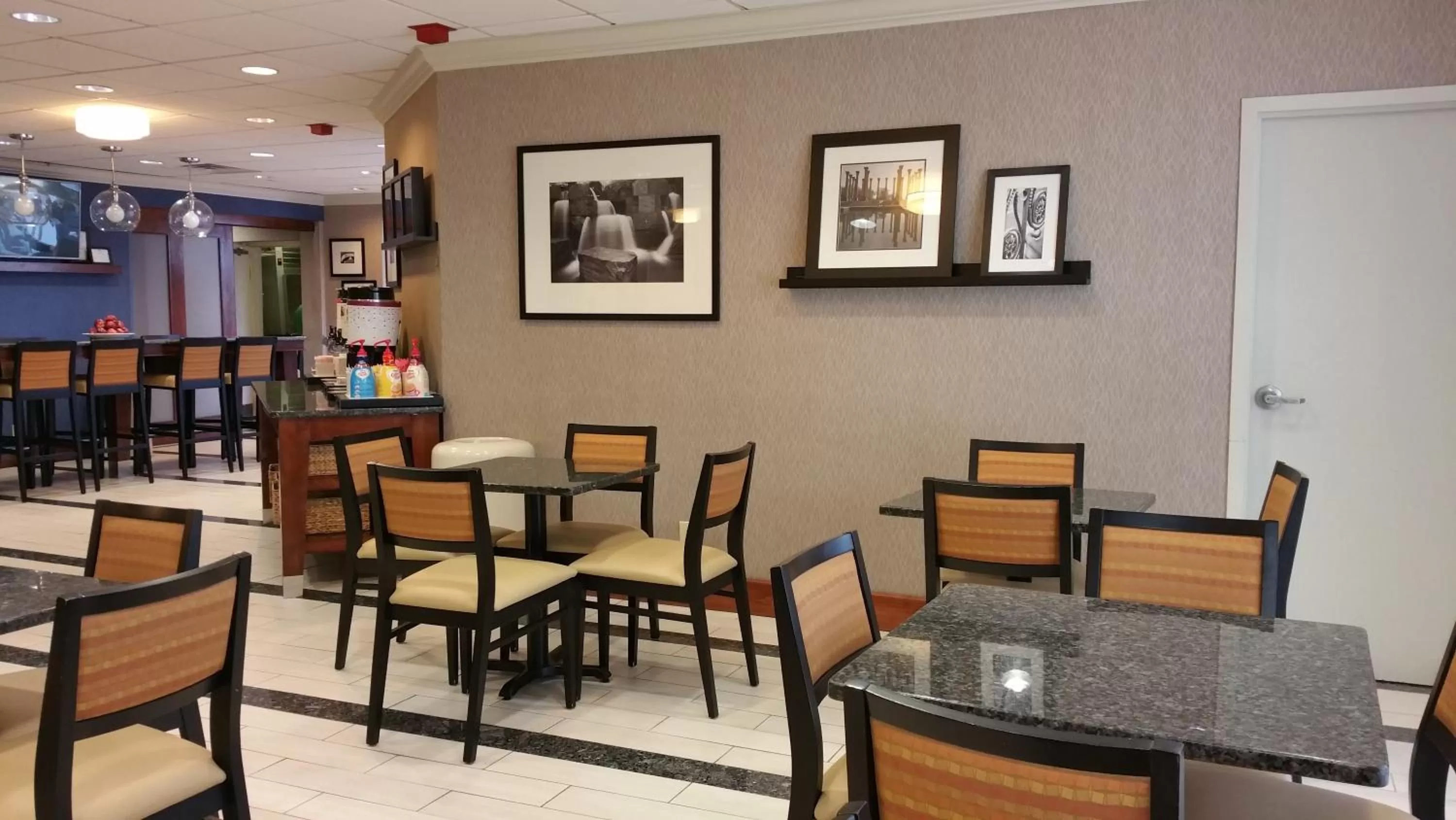 Coffee/tea facilities in Wingate by Wyndham Springfield