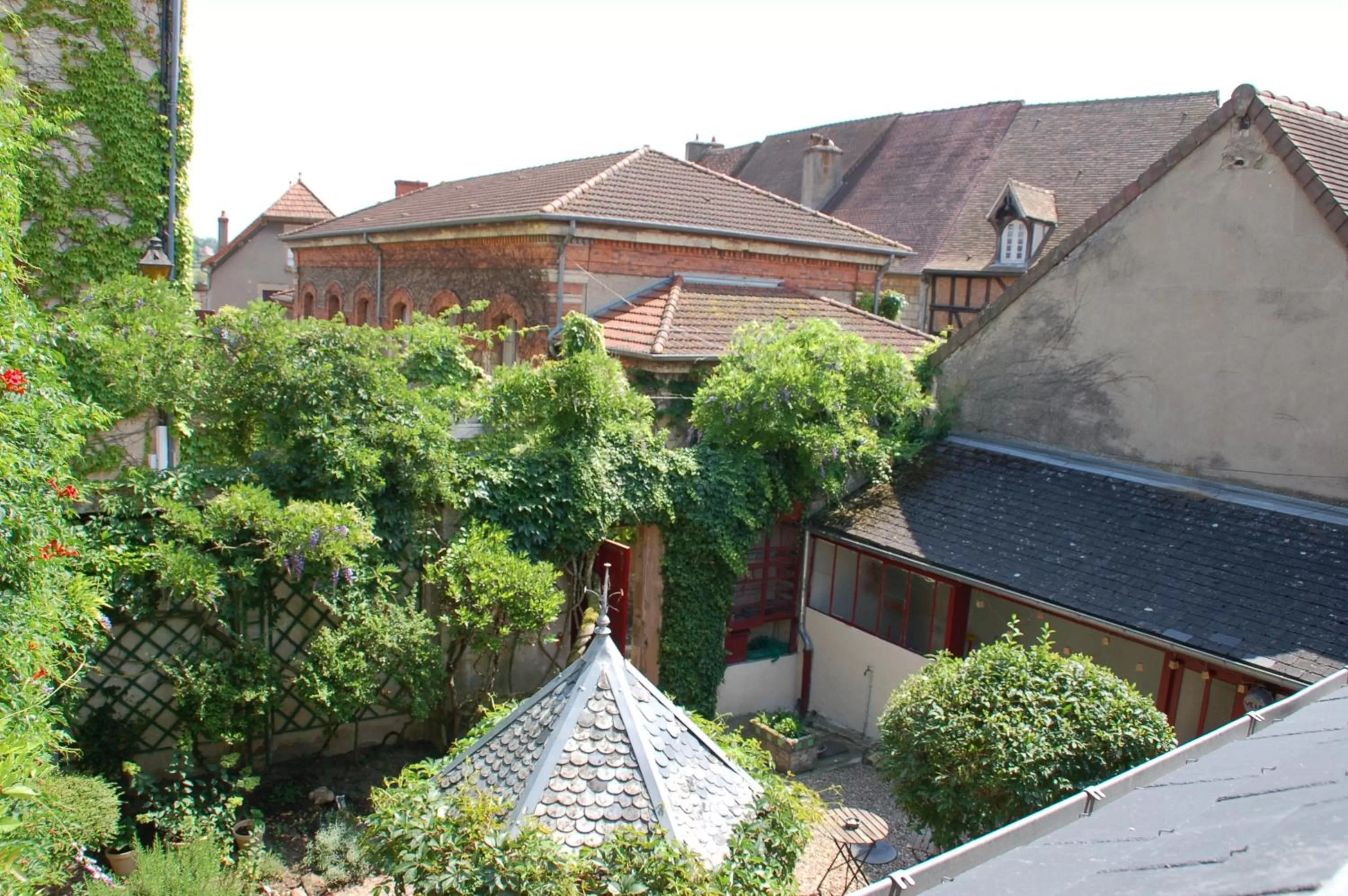 Property building in Logis Hotel La Tourelle du Beffroi