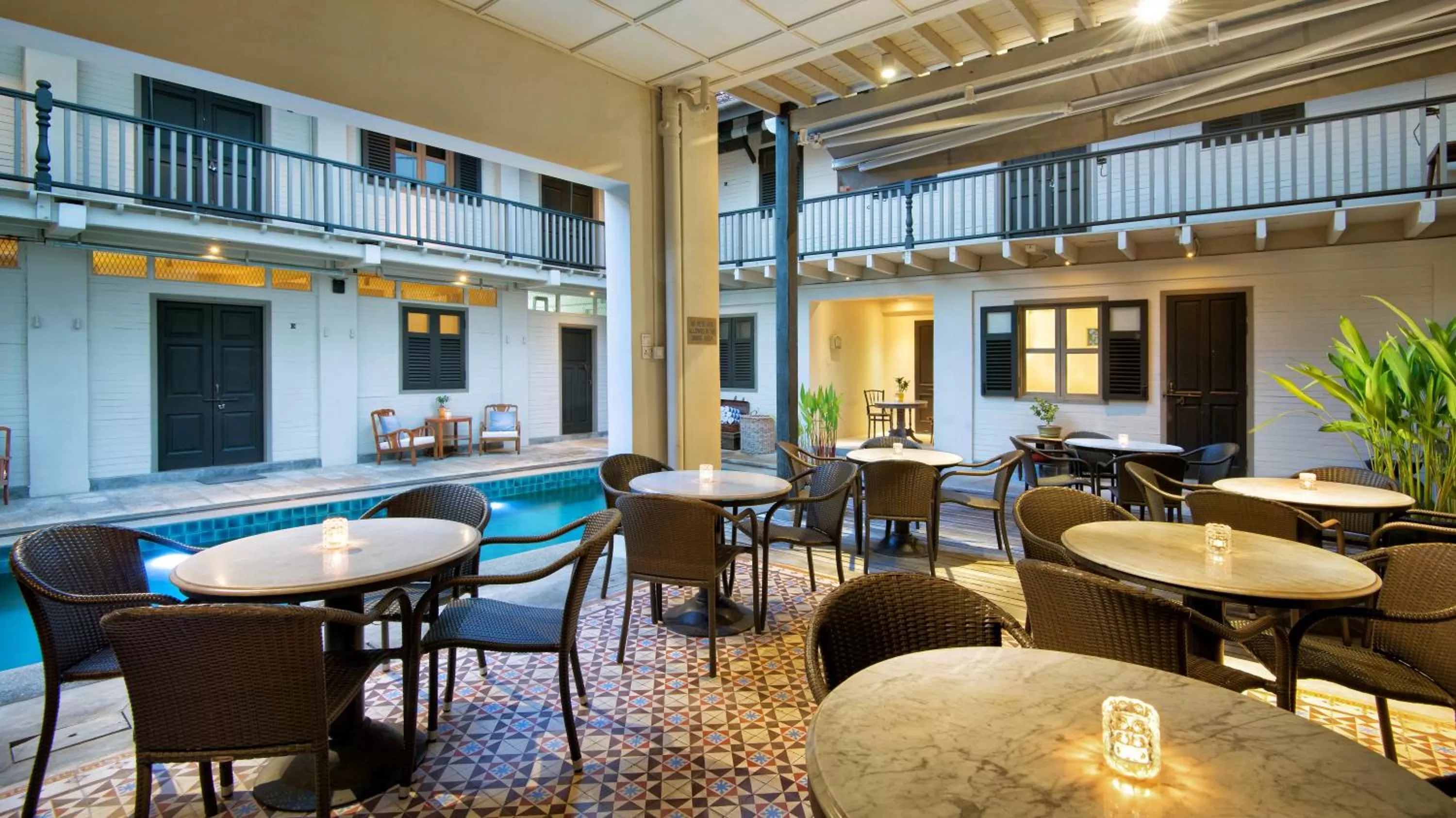 Restaurant/places to eat in Noordin Mews