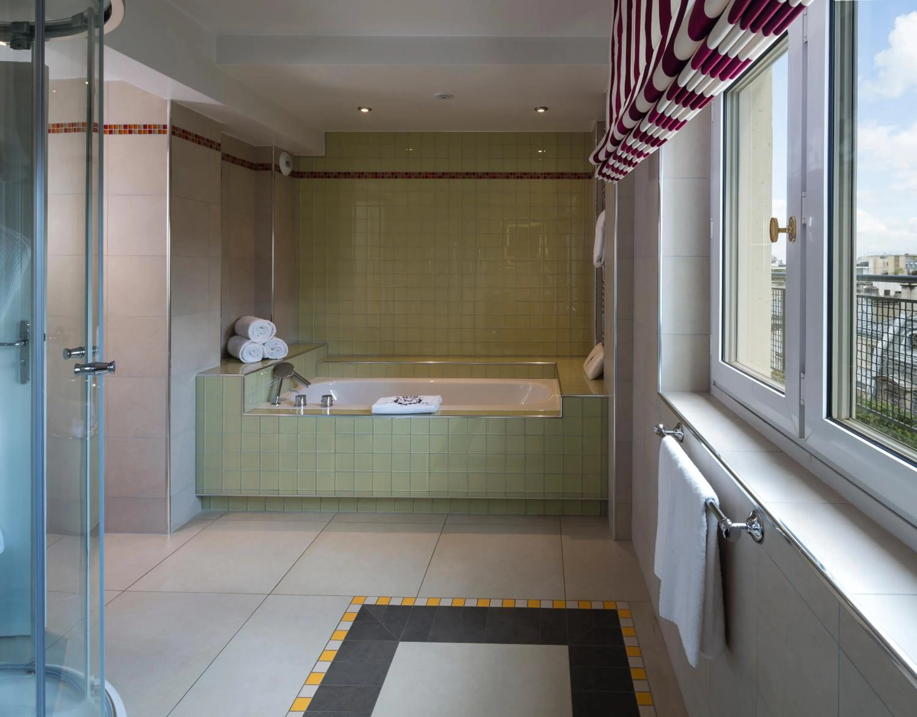 Bathroom in Majestic Hotel Spa - Champs Elysées