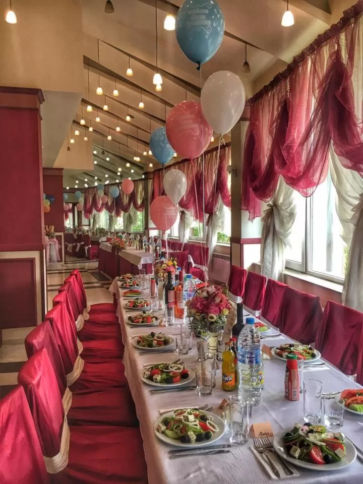 Restaurant/places to eat in Troyan Plaza Hotel