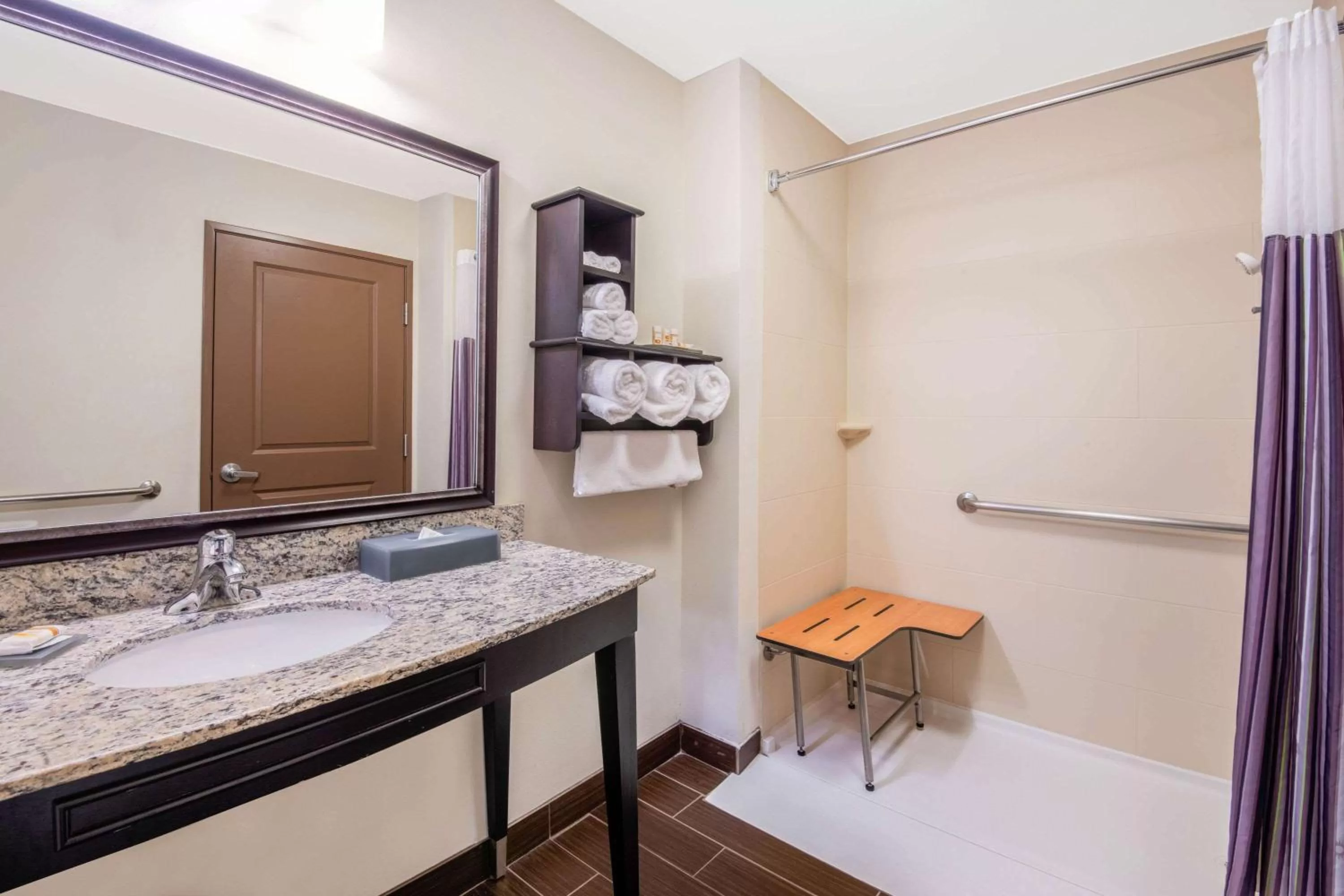 Photo of the whole room in La Quinta by Wyndham Clinton Historic Route 66